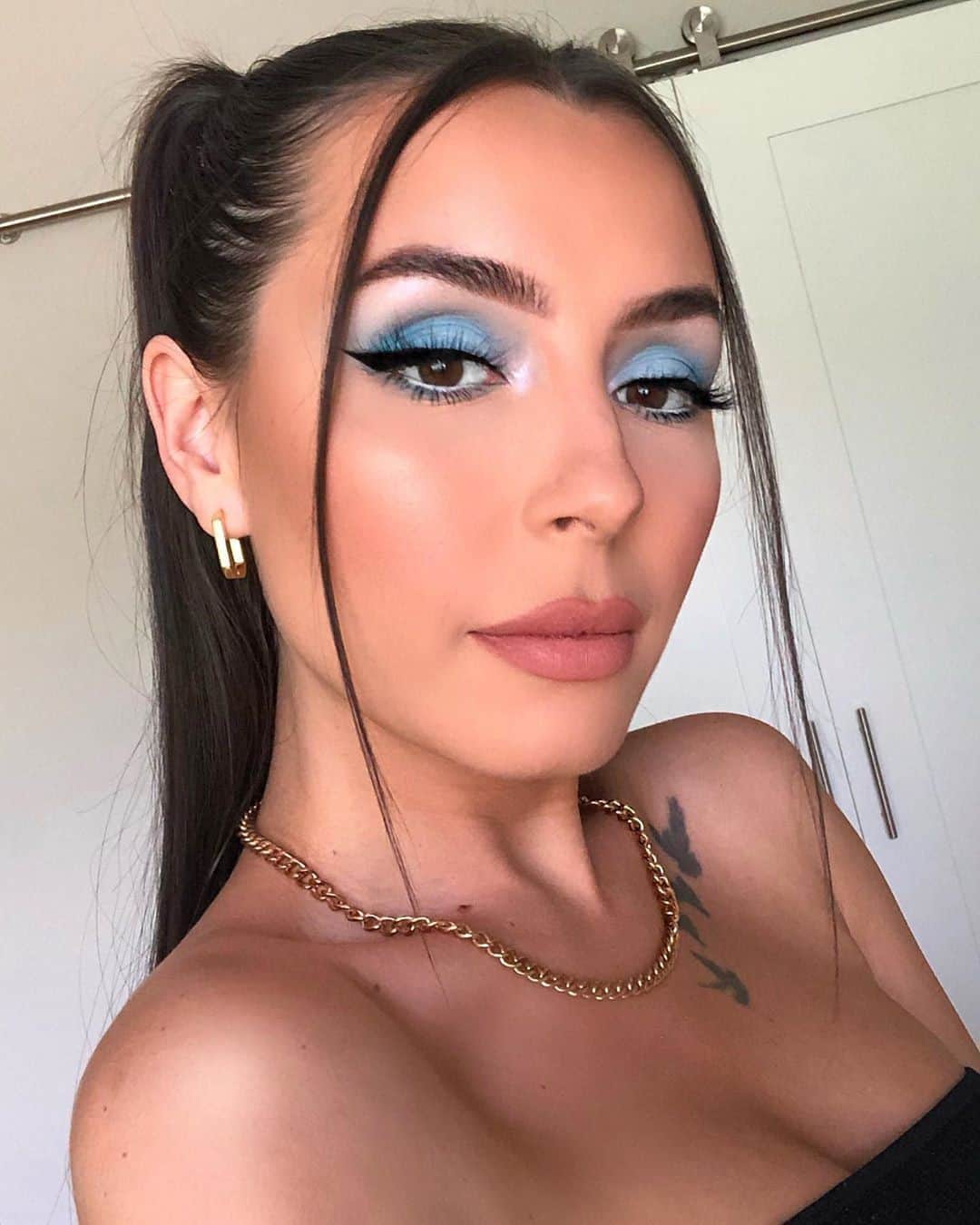 wet'n wild beautyさんのインスタグラム写真 - (wet'n wild beautyInstagram)「Ooh baby, that blue! @jayyglamm taking us back to the 90's with this one, wearing our #PhotoFocusFoundation in Cream Beige   Get it @Walmart, @Amazon, @Target, @UltaBeauty, @Walgreens and ALWAYS at wetnwildbeauty.com   #wetnwild #wnwbeauty #makeuplover」9月10日 5時39分 - wetnwildbeauty