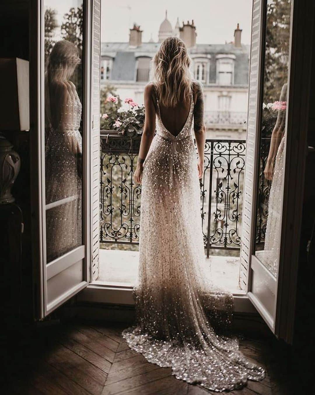 Galia Lahavさんのインスタグラム写真 - (Galia LahavInstagram)「A PERFECT VIEW // Our #G_403 is available to shop now at our Miami flagship! Swipe up on our stories now or DM us for more information on how to book your fitting!💕 @paulinaweddings #GaliaLahav #GLMiami #GLGala」9月10日 5時57分 - galialahav