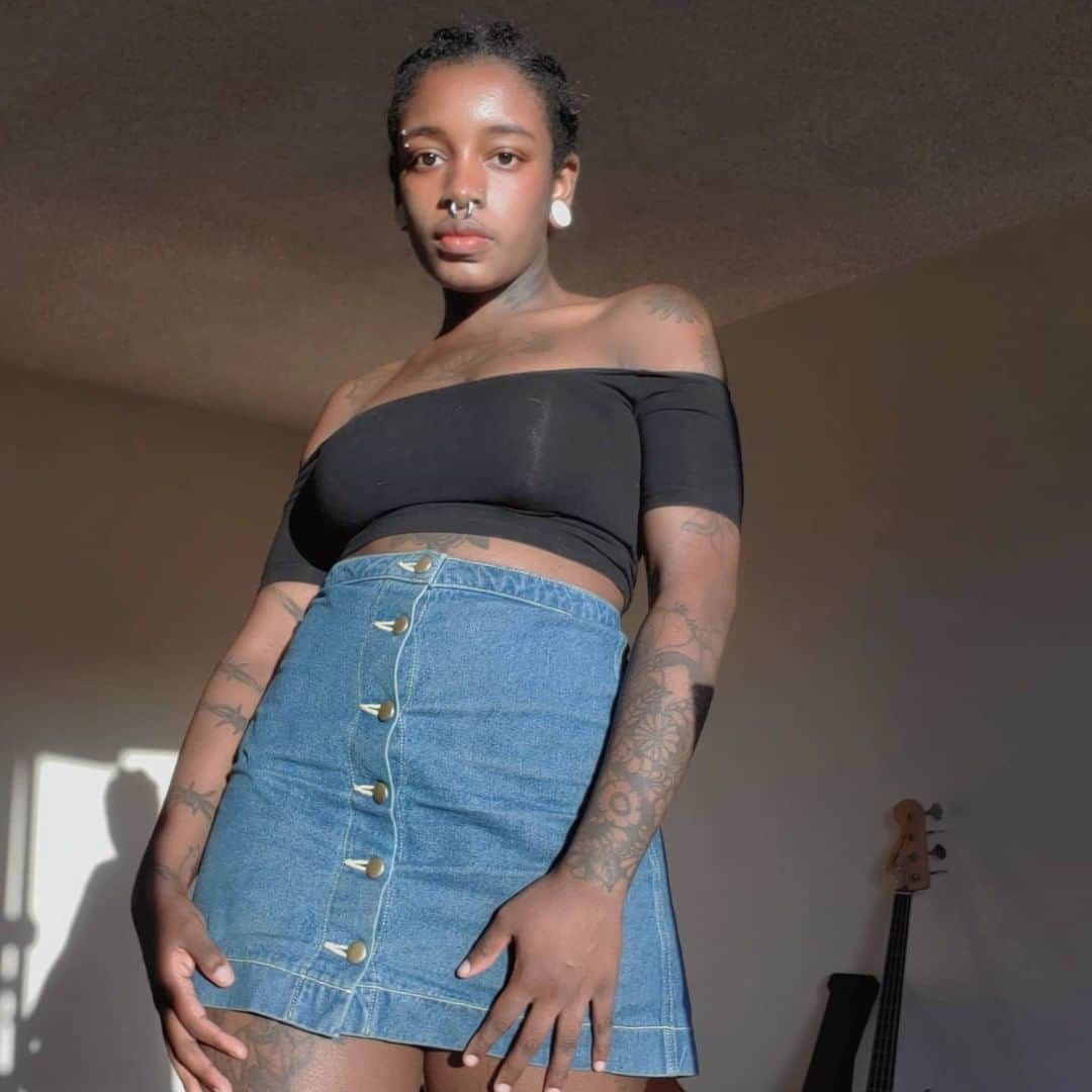 のインスタグラム：「Make a statement like @_gigi2.0_ in the  retro Denim Button Down Skirt. Link in Bio. Tag us for a feature.  . . . #AmericanApparel #SummerEssential #AADenimSkirt」