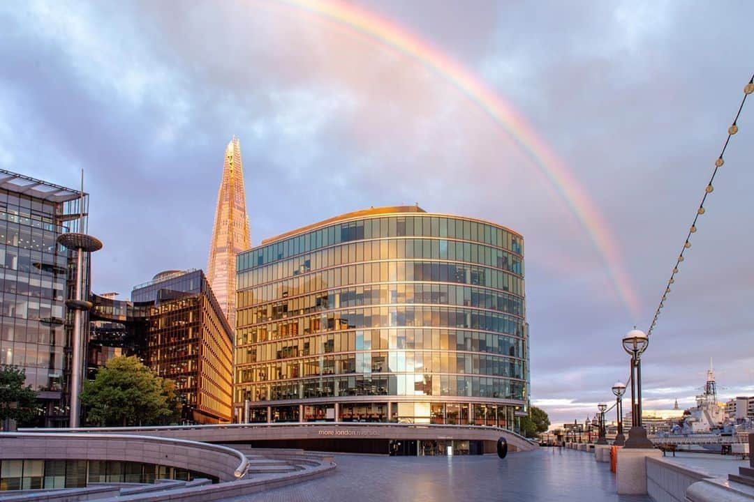 @LONDON | TAG #THISISLONDONさんのインスタグラム写真 - (@LONDON | TAG #THISISLONDONInstagram)「🌈 Sunrise this morning brought a rainbow over #LondonBridge! 🌈 Thankfully @sebastianjphotography was on hand to capture it! 🥰💪🏼🤩🤩  ___________________________________________  #thisislondon #lovelondon #london #londra #londonlife #londres #uk #visitlondon #british #🇬🇧 #morelondon #shard #theshard」9月10日 6時01分 - london