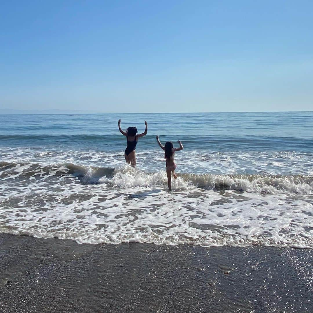 ジェナ・ディーワンさんのインスタグラム写真 - (ジェナ・ディーワンInstagram)「These two little heart openers make everything better 🌈🌈 Tell me..what are you all doing to cope during these stressful times?」9月10日 6時06分 - jennadewan