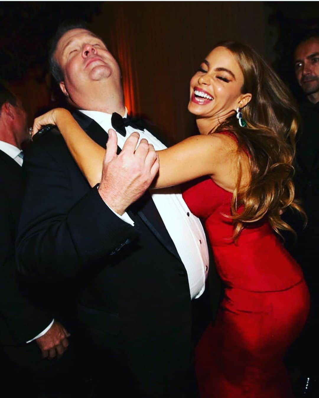 ソフィア・ベルガラさんのインスタグラム写真 - (ソフィア・ベルガラInstagram)「Feliz bday @ericstonestreet ❤️❤️❤️❤️❤️🎉🎉🎉」9月10日 6時14分 - sofiavergara