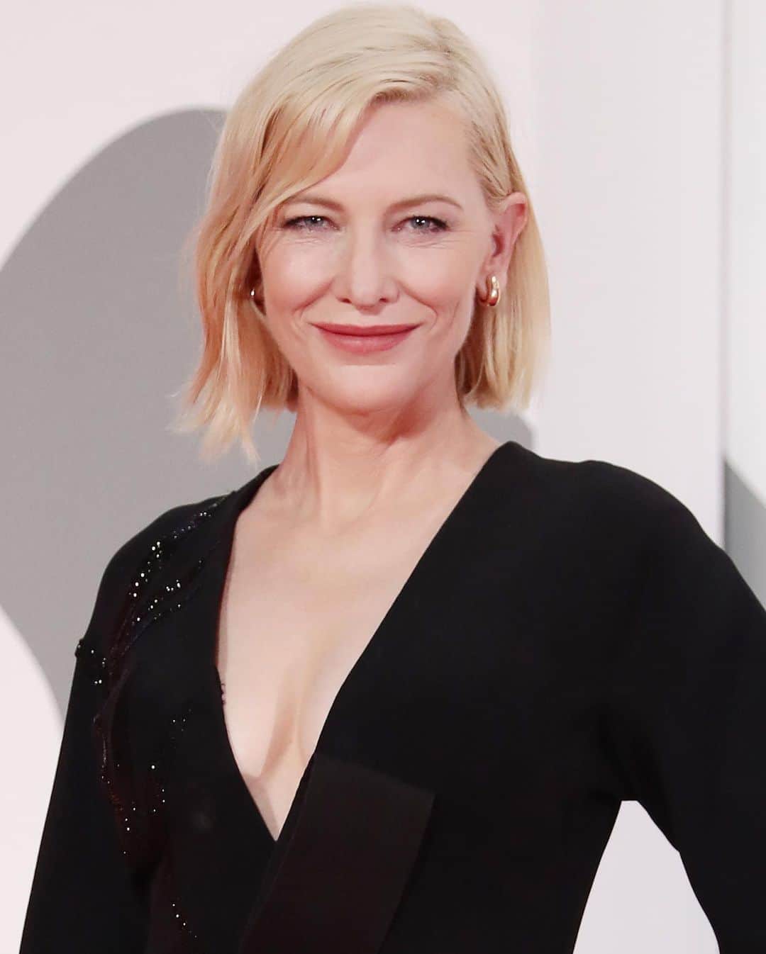 Just Jaredさんのインスタグラム写真 - (Just JaredInstagram)「Cate Blanchett goes glam in @giorgioarmani for the Venice Film Festival premiere of “Spy No Tsuma.” #CateBlanchett #VeniceFilmFestival Photos: Getty」9月10日 7時01分 - justjared