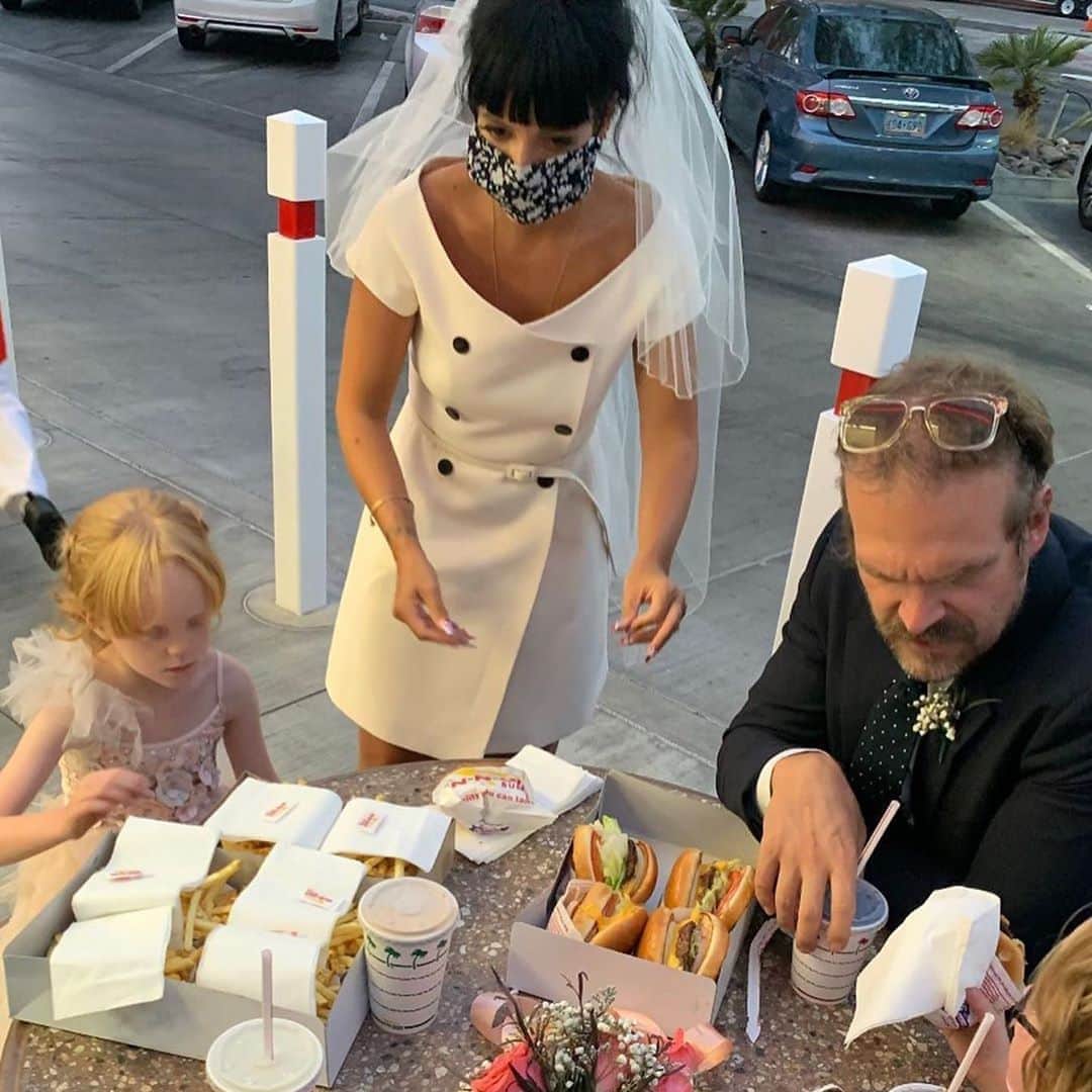 E! Onlineさんのインスタグラム写真 - (E! OnlineInstagram)「#StrangerThings’ David Harbour & Lily Allen have tied the knot in a ceremony that deserves an 11/10:  Elvis impersonator ✔️ In-n-out reception ✔️ True love ✔️❤️ (📷: Instagram)」9月10日 7時31分 - enews