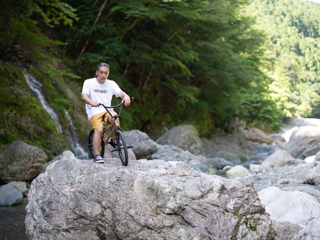 宇野陽介さんのインスタグラム写真 - (宇野陽介Instagram)「沢山BMX メーカーは、あるけど、完成車が本当に乗れるBMX ！って事を伝えれてるメーカーは少ない。一推し！ARESBIKES APLUS complete bike #aresbikes #bmx #flatland #original #freestylebmx #aplus #completebike」9月10日 8時15分 - yorkuno