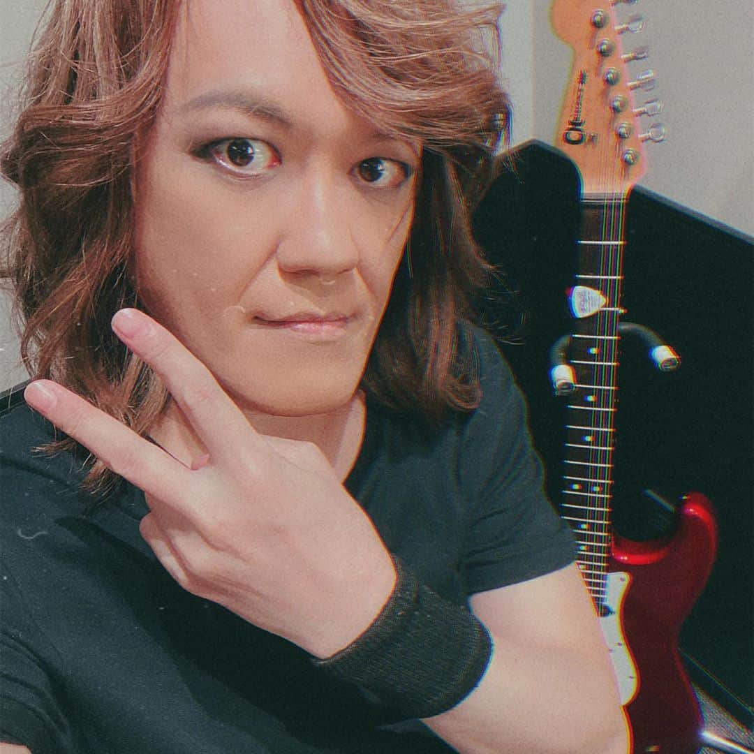 本城聡章のインスタグラム：「オハヨラ56歳初めの日。これからの１年もしっかり前向いて歩んでいきたいもんです。良き日々でありますよーに。引き続きよろしくお願いします…§ԾᴗԾ§  #メッセージありがとう #本城聡章 #56歳 #誕生日」