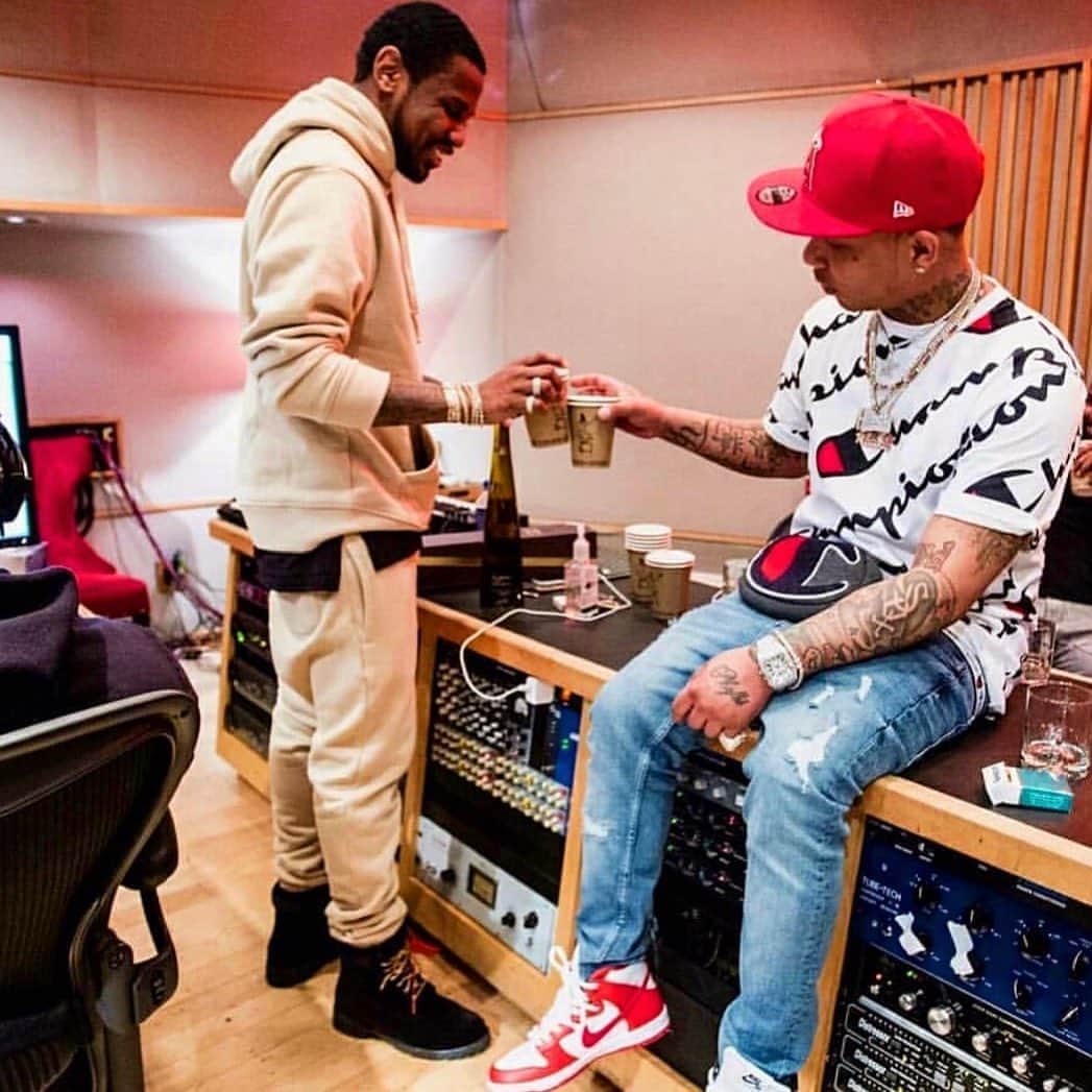 ファボラスのインスタグラム：「Happy Berg Day To my guy @hitmaka!!  Take a Shot of 42 for me!! Celebrate Life 🎈」