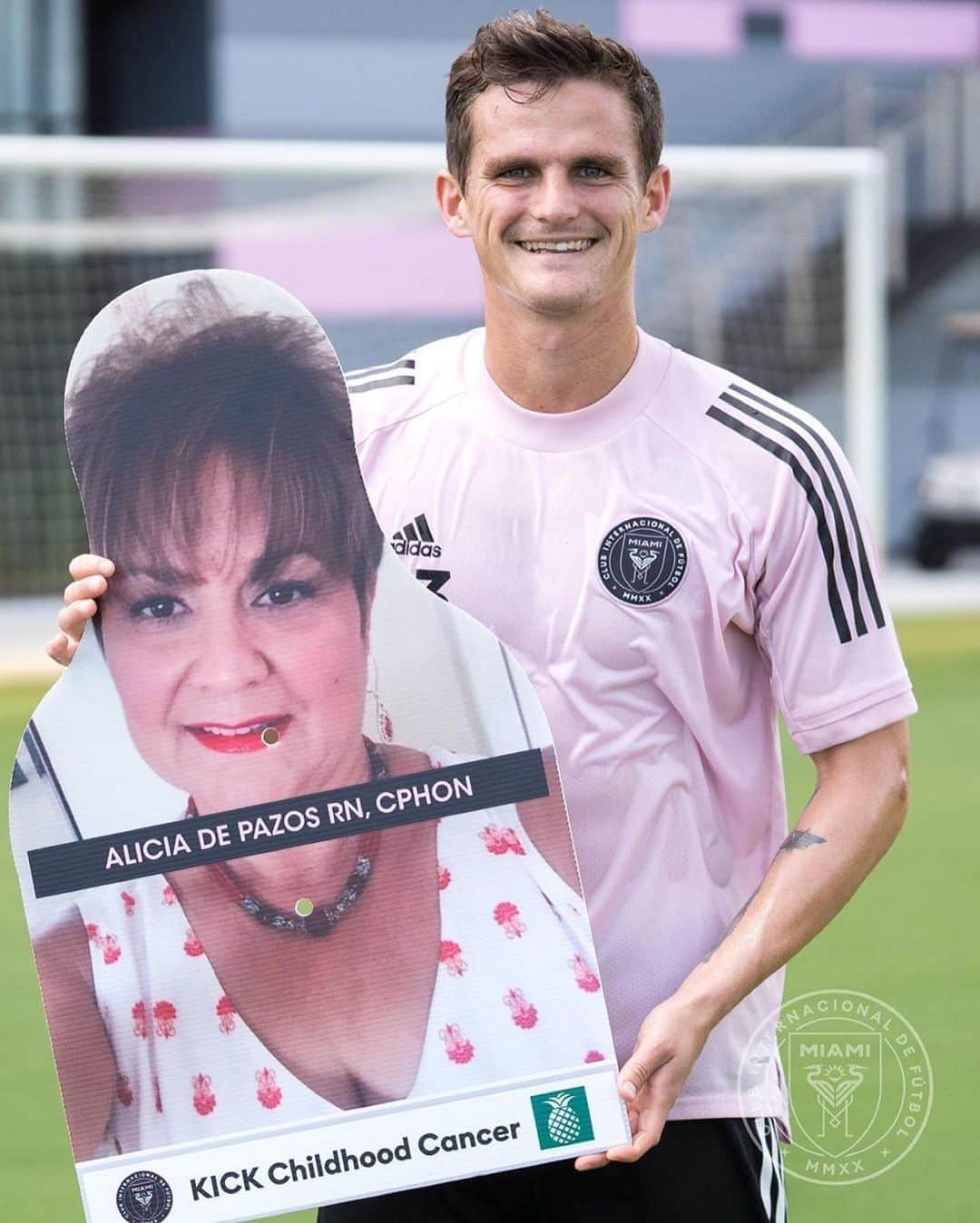 Major League Soccerさんのインスタグラム写真 - (Major League SoccerInstagram)「In honor of #KickChildhoodCancer month, @intermiamicf created cutouts of kids in treatments, their families & the medical professionals saving lives. 🎗」9月10日 8時39分 - mls
