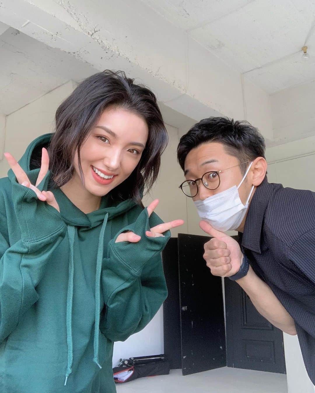 愛川アヤノさんのインスタグラム写真 - (愛川アヤノInstagram)「: : : shooting📷 : いつも楽しい現場🤩 : : : #ファッション#パーカーコーデ#スノーボード#スキー#ウェア#スノーウェア#冬#スノボ女子#雪山#トレーニング#フィットネス#筋トレ#愛川アヤノ#モデル#ファッションモデル#役者」9月10日 8時36分 - loveriver_official