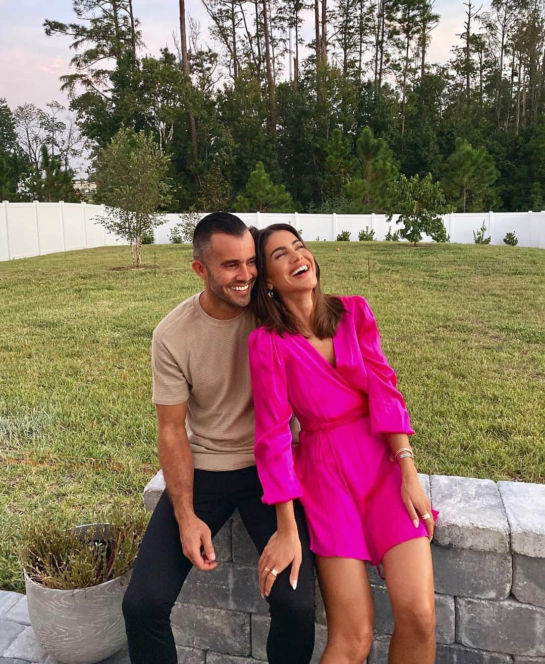 Camila Coelhoさんのインスタグラム写真 - (Camila CoelhoInstagram)「1 or 2? 💗👫🏽 So grateful for the smiles and quality time spent with my big brother this week!  ————— 1 ou 2? 💗👫🏽 Essa semana foi cheia de sorrisos- ao lado do meu irmão (vou até ficar uns dias a mais haha). Sou uma irmã “grude” vocês já perceberam?! 😆 #family #brother #siblings」9月10日 8時37分 - camilacoelho