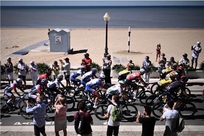 AFP通信さんのインスタグラム写真 - (AFP通信Instagram)「#AFPrepost 📷 @mber12 - Tour de France, 2020 -⁣ ⁣ #tourdefrance #tdf2020 #france🇫🇷 #cyclinglife #cyclingphotos #cycling #drapeau #afpphoto #afpsport #gettyimages #gettysport #guardiansports #nikond6 #nikon35 #nikoneurope」9月10日 19時32分 - afpphoto
