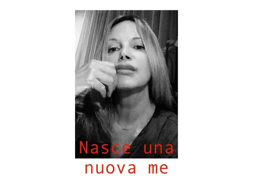 のインスタグラム：「Nasce una nuova me Ciao amici di annaritan  Il nuovo progetto nel quale vi vorrò connesse finalmente assieme io e voi personalmente. @annarita_noviello #staytuned #avantisempre」