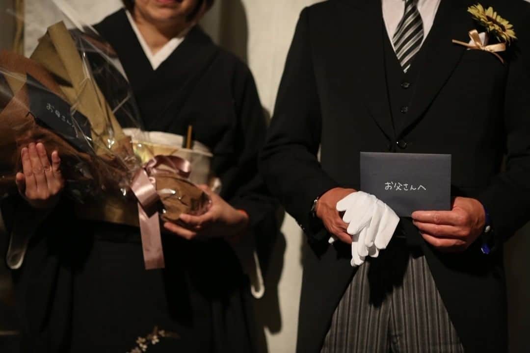 ArtGraceWeddingHillsさんのインスタグラム写真 - (ArtGraceWeddingHillsInstagram)「「わたしはとっても幸せです」  今だからこそ伝えたい想い・感謝  今だからこそ伝わる想い・感謝  今だからこそ祝福を伝えたい  結婚式は伝える場所・伝わる場所  たくさんの人に笑顔と感動を．．．  #たくさんのloveを届けよう   #ベストブライダル   #bb花嫁   #結婚式   #プレ花嫁   #結婚式場 ． ． ．  #アートグレイス京都 #アートグレイスウェディングヒルズ #アートグレイスウエディングヒルズ #2020秋婚 #2020冬婚 #ドライフラワー #マイレポ #結婚式準備 #ブライダル #ブライダルヘア #ウエディングフォト #全国のプレ花嫁さんと繋がりたい #卒花 #卒花嫁 #結婚式 #ゲストハウス #ウエディングニュース #f4f #テーマウェディング #ウェルカムスペース #ちーむ2020 #2021年冬婚 #2021年春婚 #2021年夏婚 #photoby_keita」9月10日 18時00分 - artgraceweddinghills