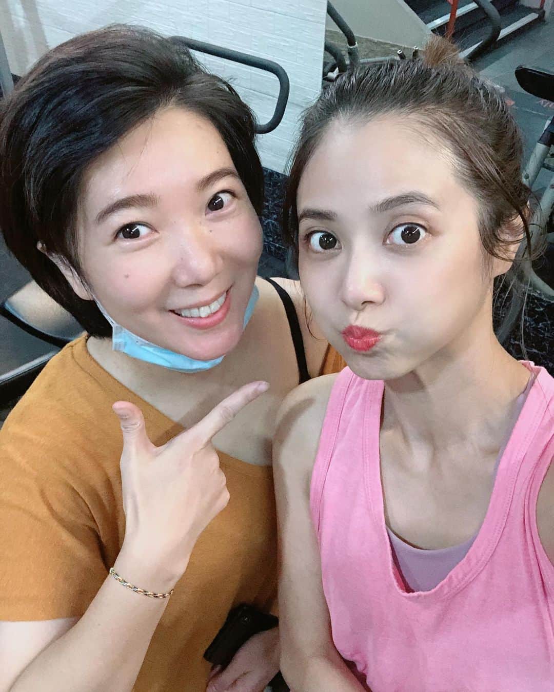 Miaのインスタグラム：「N年沒來300健身啦！ 跟小愛同學一起健起來💪 #為了更好的自己  #身體健康💪  #健身 #今天難得沒當喇叭米😂」