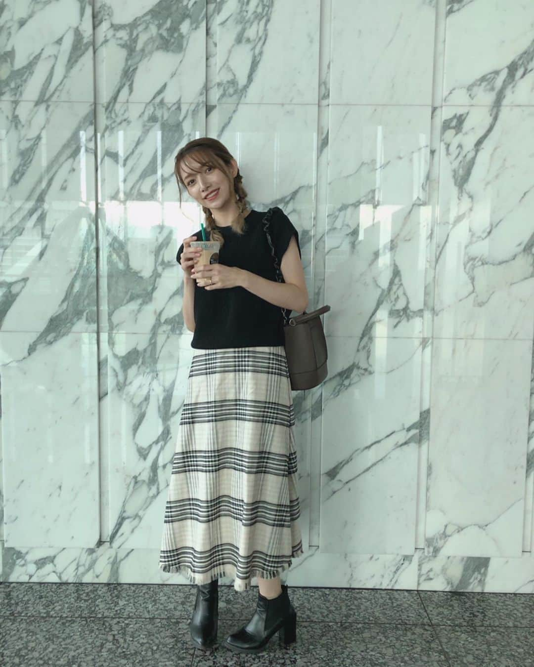 後藤真希さんのインスタグラム写真 - (後藤真希Instagram)「秋っぽく♡チェック くるりんぱヘア〜( ˙꒳ ˙ )  #秋コーデ  #ヘアアレンジ  #くるりんぱ」9月10日 18時17分 - goto_maki923