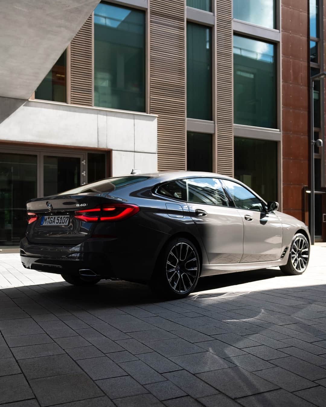 BMWのインスタグラム：「Meet your new travel companion. The new BMW 6 Series Gran Turismo. #THE6 #BMW #6Series __ BMW 640i Gran Turismo: Fuel consumption in l/100 km (combined): 7.0–6.8. CO2 emissions in g/km (combined): 160–155. Further information: www.bmw.com/disclaimer.」
