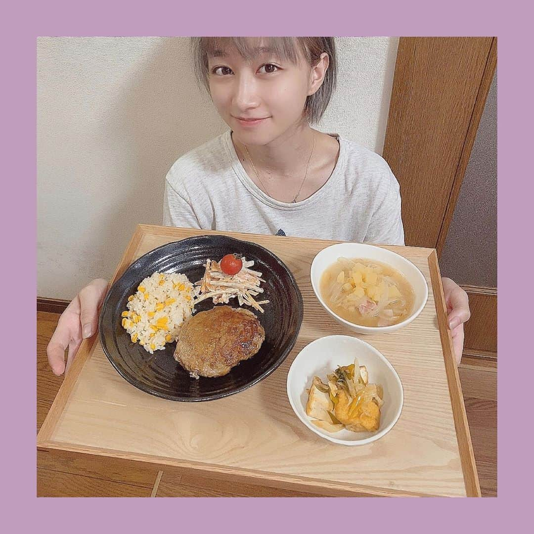 福島雪菜のインスタグラム：「ʚ✞ɞ * * 今日の晩ごはん( ˶˙ᵕ˙˶ ) * ✧ハンバーグ ✧とうもろこしご飯🌽 ✧ごぼうと人参のマヨサラダ ✧厚揚げとネギの炒め物 ✧コンソメスープ * * #手料理❤️ #おうちごはん」