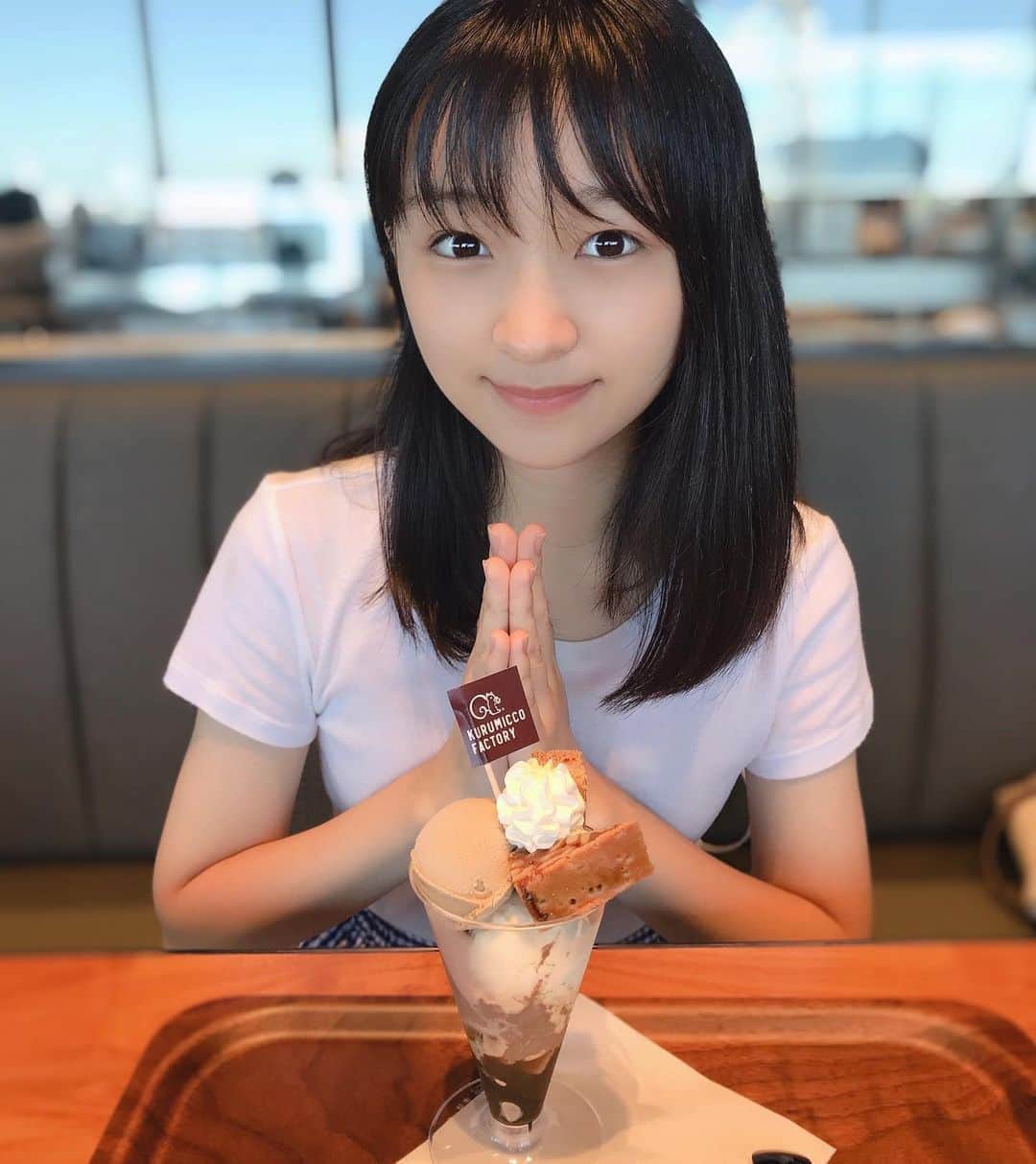 前野えまのグルメインスタ