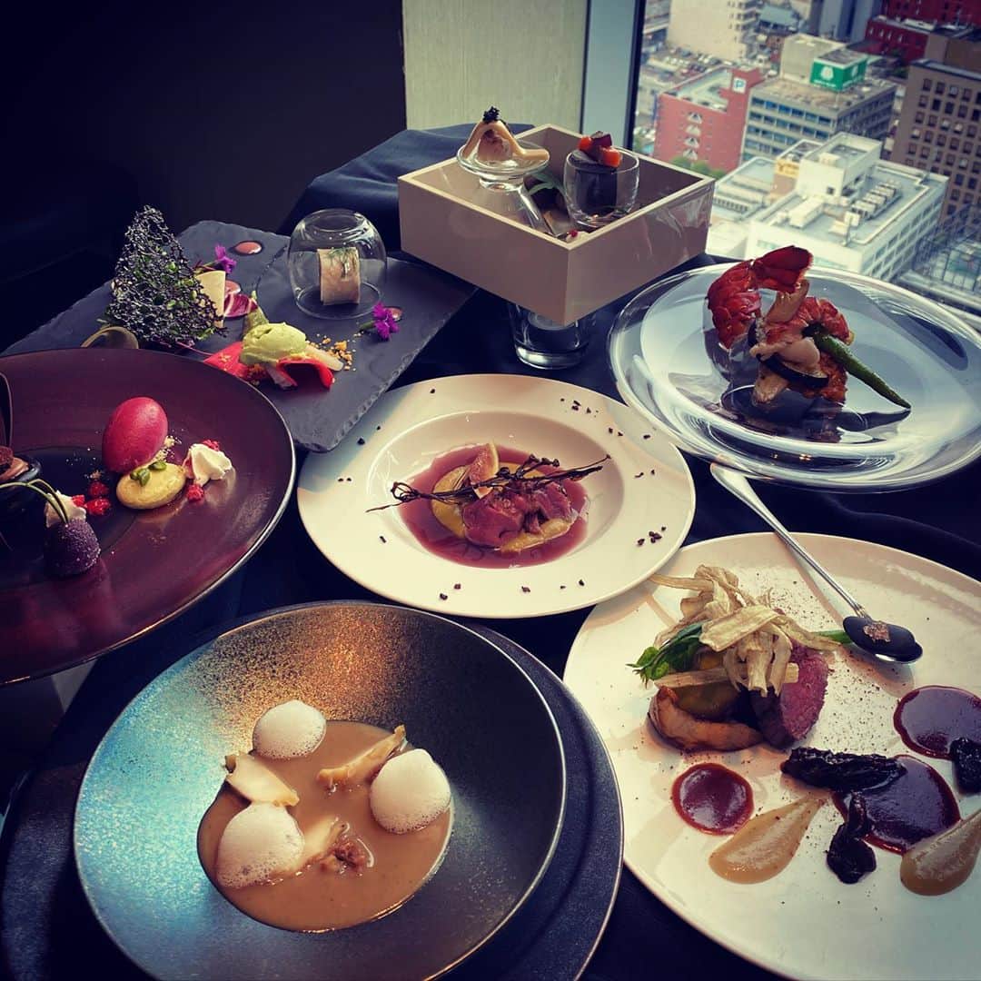 THE WESTIN SENDAI｜ウェスティンホテル仙台さんのインスタグラム写真 - (THE WESTIN SENDAI｜ウェスティンホテル仙台Instagram)「#フランス料理 と#東北 の#食材 を掛け合わせた「センダイガストロノミー」は、本日よりお召し上がりいただけます。 時間ごとに移り行く#夜景 とともにお楽しみください。 #ウェスティン #仙台 #ウェスティンホテル仙台 #ウェスティン仙台 #レストランシンフォニー #10周年 #仙台グルメ #仙台ディナー #ガストロノミー  #westin #sendai #westinsendai #sumphony #sendaidinner #gastronomie #french #japan #marriott」9月10日 18時28分 - westinsendai