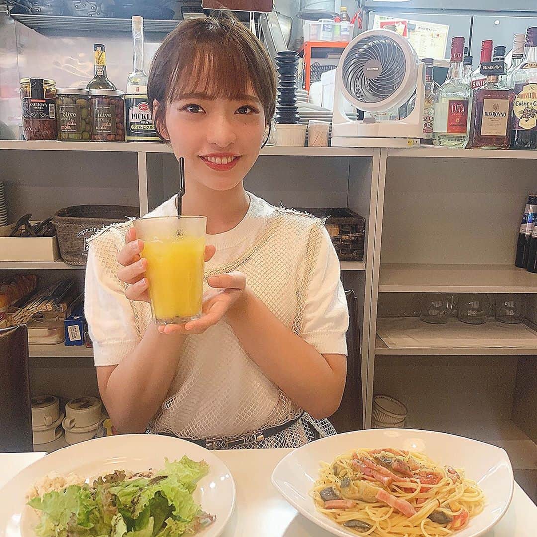 近藤佳穂さんのインスタグラム写真 - (近藤佳穂Instagram)「みなさんこんにちは🌞　  お仕事や学校お疲れ様です😊  友達に写真撮ってもらった！！  後ろに店員さん写っちゃったからなんか加工が不自然😂 最近、意識してないけど食べてる写真ばっか😂出かけるときは基本的に食べ物目的で行くことが多い！！！  このランチセット1050円！！ 私はパスタにしたけどピザもあってめちゃくちゃ大きいけど1050円！ 普通に安くてびっくり😆  また行こう😊  みなさんももうすぐ休日ですね！ 明日1日がんばろう💪  それでは、またね👋  #ミス東洋　#ミスコン　#ショートヘア　#ショートカット　#ミニボブ #instagram #instalike #instagood  #ファッション #コスメ #コスメ好きさんと繋がりたい  #ootd #今日のコーデ #透明感 #SnowMan #すの担さんと繋がりたい #SnowMan担さんと繋がりたい#じゃにおたさんと繋がりたい#お洒落なジャニヲタさんと繋がりたい #お洒落なすの担さんと繋がりたい #向井康二担と繋がりたい#いいね#いいね返し#相互フォロー#面白くなりたい　#世界一面白いミス」9月10日 18時35分 - mstoyo20_04