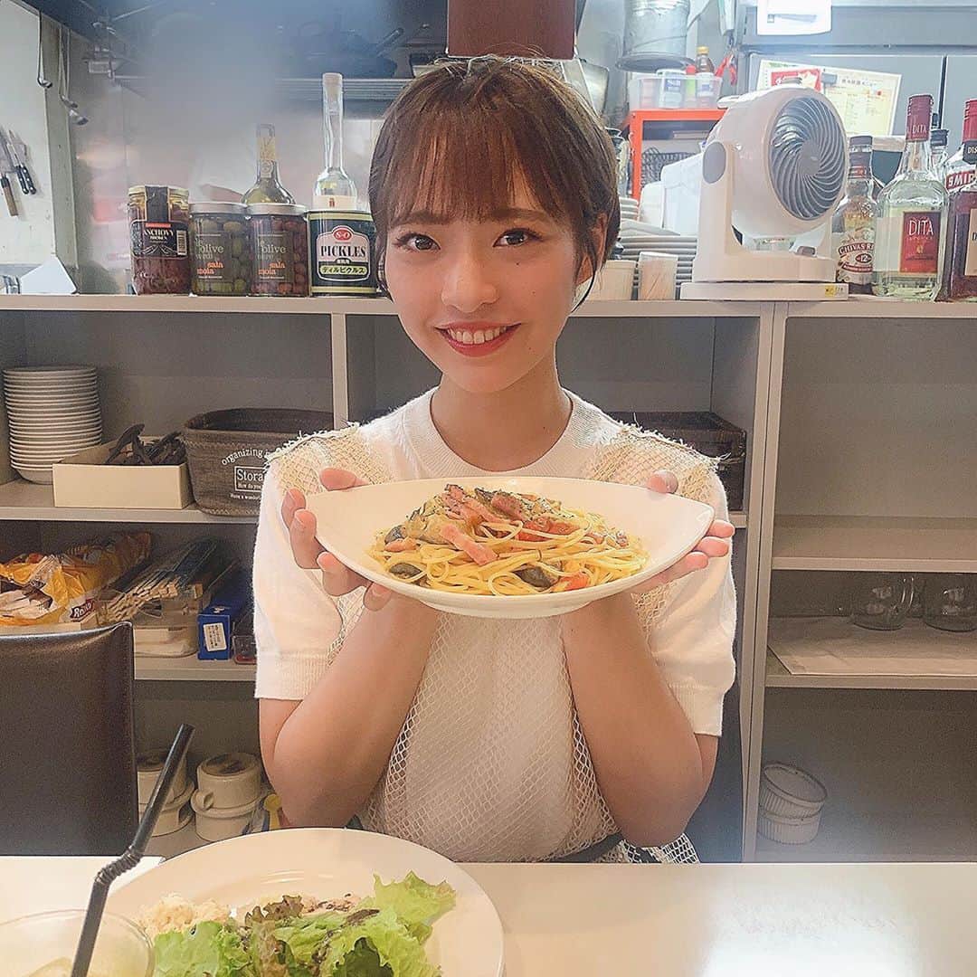のインスタグラム：「みなさんこんにちは🌞　  お仕事や学校お疲れ様です😊  友達に写真撮ってもらった！！  後ろに店員さん写っちゃったからなんか加工が不自然😂 最近、意識してないけど食べてる写真ばっか😂出かけるときは基本的に食べ物目的で行くことが多い！！！  このランチセット1050円！！ 私はパスタにしたけどピザもあってめちゃくちゃ大きいけど1050円！ 普通に安くてびっくり😆  また行こう😊  みなさんももうすぐ休日ですね！ 明日1日がんばろう💪  それでは、またね👋  #ミス東洋　#ミスコン　#ショートヘア　#ショートカット　#ミニボブ #instagram #instalike #instagood  #ファッション #コスメ #コスメ好きさんと繋がりたい  #ootd #今日のコーデ #透明感 #SnowMan #すの担さんと繋がりたい #SnowMan担さんと繋がりたい#じゃにおたさんと繋がりたい#お洒落なジャニヲタさんと繋がりたい #お洒落なすの担さんと繋がりたい #向井康二担と繋がりたい#いいね#いいね返し#相互フォロー#面白くなりたい　#世界一面白いミス」