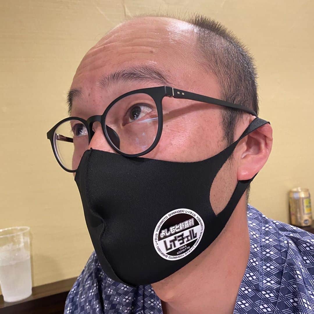 レイチェルさんのインスタグラム写真 - (レイチェルInstagram)「吉本新喜劇、  『ちぇるのマスクcollection2020』  とか言っちゃって。  models/ ①Kouichi ukawa ②Yutaka yoshida ③Tetsuro niina ④Hiroyuki shimizu ⑤Yuri tanikawa ⑥Daisuke moromijyato ⑦Mojya yoshida mojya ⑧tsurupika sensei ⑨Yukie samejima ⑩Hiroyuki shimizu  #吉本新喜劇 #レイチェル #ちぇるのマスク #コレクション #第一弾 #皆さんそれぞれの表情があって良いですね #にしても #断トツ #烏川さんが怖過ぎる！笑 #シルクハット で#ご注文する時のサイズの参考にして下さい #ちなみに #烏川さん #しみひろさん #モロミさん #だけLサイズで #あとは全員Mサイズです #、、、#のしボーイもLをあげればよかったかも #とか言っちゃって #😂💨💨💨」9月10日 18時35分 - reiyoshida1230