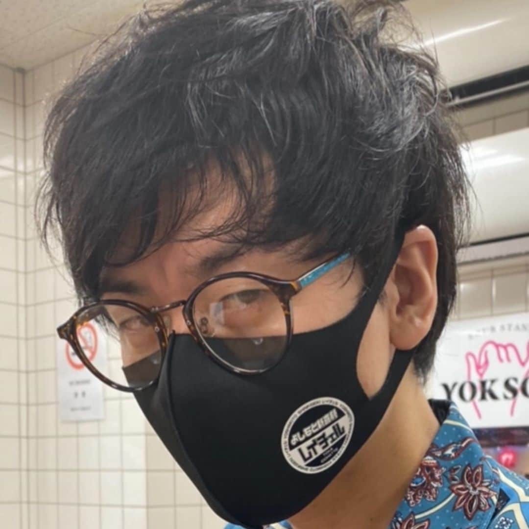 レイチェルさんのインスタグラム写真 - (レイチェルInstagram)「吉本新喜劇、  『ちぇるのマスクcollection2020』  とか言っちゃって。  models/ ①Kouichi ukawa ②Yutaka yoshida ③Tetsuro niina ④Hiroyuki shimizu ⑤Yuri tanikawa ⑥Daisuke moromijyato ⑦Mojya yoshida mojya ⑧tsurupika sensei ⑨Yukie samejima ⑩Hiroyuki shimizu  #吉本新喜劇 #レイチェル #ちぇるのマスク #コレクション #第一弾 #皆さんそれぞれの表情があって良いですね #にしても #断トツ #烏川さんが怖過ぎる！笑 #シルクハット で#ご注文する時のサイズの参考にして下さい #ちなみに #烏川さん #しみひろさん #モロミさん #だけLサイズで #あとは全員Mサイズです #、、、#のしボーイもLをあげればよかったかも #とか言っちゃって #😂💨💨💨」9月10日 18時35分 - reiyoshida1230