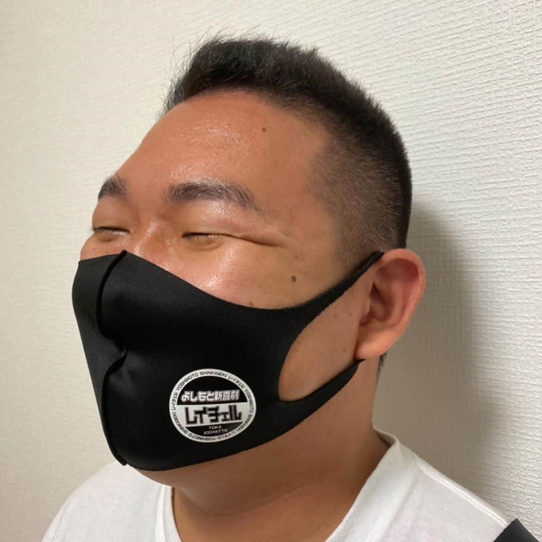 レイチェルさんのインスタグラム写真 - (レイチェルInstagram)「吉本新喜劇、  『ちぇるのマスクcollection2020』  とか言っちゃって。  models/ ①Kouichi ukawa ②Yutaka yoshida ③Tetsuro niina ④Hiroyuki shimizu ⑤Yuri tanikawa ⑥Daisuke moromijyato ⑦Mojya yoshida mojya ⑧tsurupika sensei ⑨Yukie samejima ⑩Hiroyuki shimizu  #吉本新喜劇 #レイチェル #ちぇるのマスク #コレクション #第一弾 #皆さんそれぞれの表情があって良いですね #にしても #断トツ #烏川さんが怖過ぎる！笑 #シルクハット で#ご注文する時のサイズの参考にして下さい #ちなみに #烏川さん #しみひろさん #モロミさん #だけLサイズで #あとは全員Mサイズです #、、、#のしボーイもLをあげればよかったかも #とか言っちゃって #😂💨💨💨」9月10日 18時35分 - reiyoshida1230