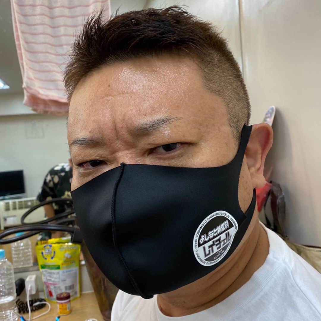 レイチェルのインスタグラム：「吉本新喜劇、  『ちぇるのマスクcollection2020』  とか言っちゃって。  models/ ①Kouichi ukawa ②Yutaka yoshida ③Tetsuro niina ④Hiroyuki shimizu ⑤Yuri tanikawa ⑥Daisuke moromijyato ⑦Mojya yoshida mojya ⑧tsurupika sensei ⑨Yukie samejima ⑩Hiroyuki shimizu  #吉本新喜劇 #レイチェル #ちぇるのマスク #コレクション #第一弾 #皆さんそれぞれの表情があって良いですね #にしても #断トツ #烏川さんが怖過ぎる！笑 #シルクハット で#ご注文する時のサイズの参考にして下さい #ちなみに #烏川さん #しみひろさん #モロミさん #だけLサイズで #あとは全員Mサイズです #、、、#のしボーイもLをあげればよかったかも #とか言っちゃって #😂💨💨💨」
