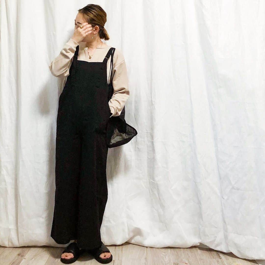 nanaさんのインスタグラム写真 - (nanaInstagram)「ㅤㅤㅤ 2020.9.10 ᴛʜᴜ  #nanacoordinate 🐼  ㅤ @reca.rakuten のキーネックスウェット✨ 薄手のタイプやからサロペの中にも着れる👌🏻 Tシャツと重ね着も可愛い😍  ㅤ ㅤ ㅤ ㅤ ㅤ ㅤ ㅤ  tops … @reca.rakuten  salopette … @andme_official  sandal … @thenorthface  bag … @select.shop.jbg  ㅤ ㅤ ㅤ ㅤ blogに詳細書いたらストーリーからお知らせします✎*。 ━━━━━☞blogへはtopから𓅩𓂃  ㅤ ㅤ ㅤ ㅤ ㅤ ㅤ #outfit #スウェット #大人カジュアル #reca #サロペット #サンダル #シンプルコーデ #プチプラコーデ #partegram #recaコーデ #northface #アンドミー #アラフォーコーデ #オールインワン #秋コーデ #fashion #ootd #coordinate  #locari   #mineby3mootd #데일리록 #코디 #옷스타그램 #멋스타그램 #穿搭 #오오티디」9月10日 18時51分 - nanapanda517