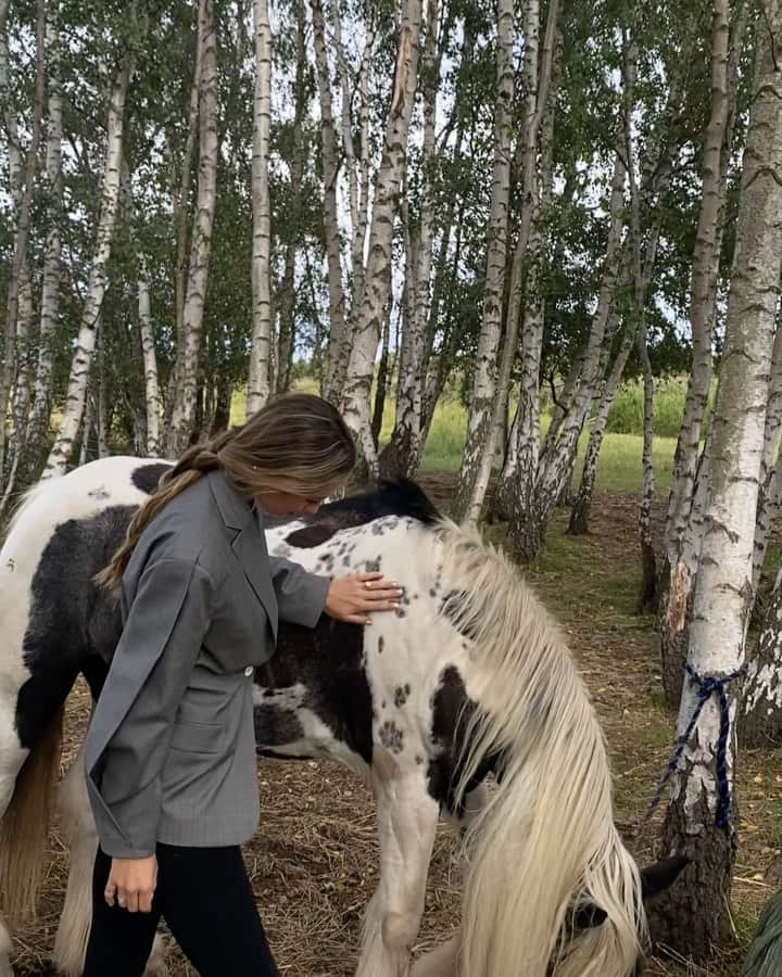 Mathilde Goehlerのインスタグラム：「Best day. Rose 🤍」