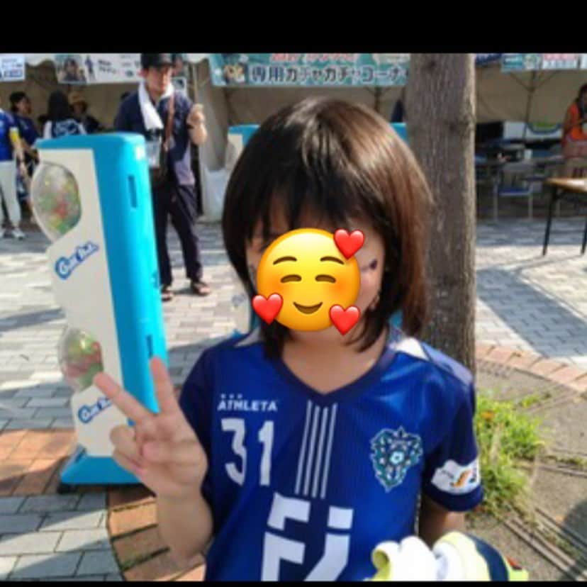 山ノ井拓己のインスタグラム：「あーちゃん👧🏼 12歳の誕生日おめでとう🎂🎈🎉 良い年にしてね〜👀 #10歳差  #2人兄妹  #小学6年生  #アビスパ福岡  #写真はプロ1年目のユニホーム」