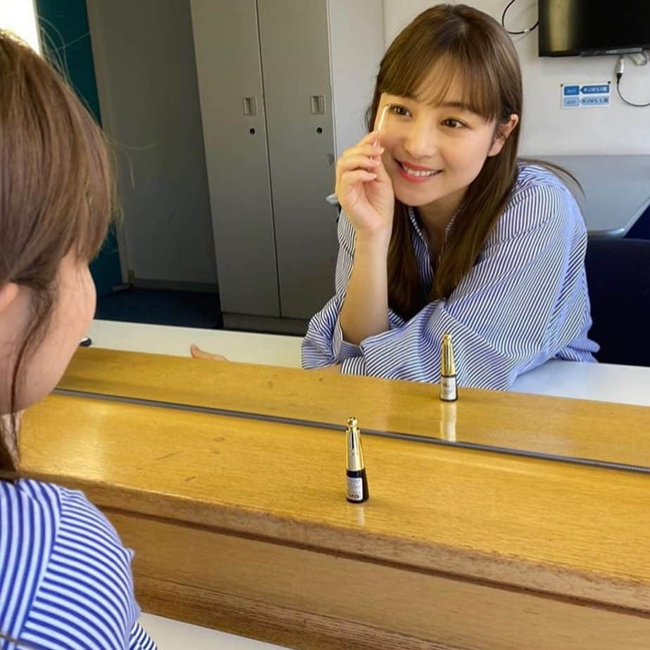 ナイトアイボーテ公式さんのインスタグラム写真 - (ナイトアイボーテ公式Instagram)「Report from @nana_suzuki79  マスクが欠かせない今は目元のメイクが重要なのでナイトアイボーテが欠かせません🥰  美容成分がたっぷり入っていて、 まぶたに優しいのがお気に入りポイントです✨  二重の調子が悪い時は、 寝る時にやるようにしています♡ 一重や奥二重にお悩みの方はぜひ試してみてください✨  目元に自信が持てるとメイクが楽しいです🥰  @nighteyebeaute #二重コスメ #ナイトアイボーテ #二重 #ふたえ #一重から二重 #夜用 #可愛いは作れる #pr」9月10日 19時06分 - nighteyebeaute