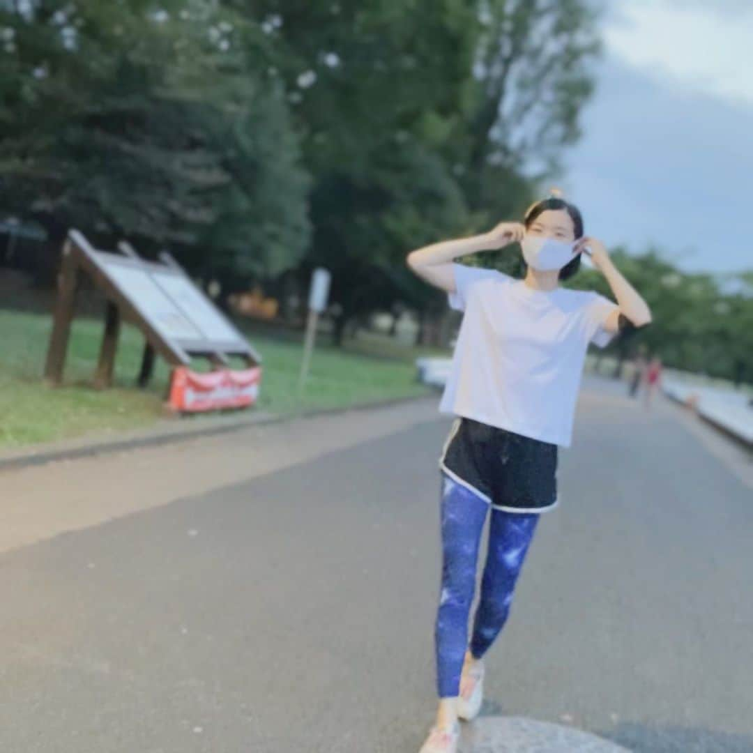 麻尋えりかさんのインスタグラム写真 - (麻尋えりかInstagram)「ｽﾜｲﾌﾟ→→→ 自粛中はじめたランニング 8月はおやすみしていたのですが 9月になり少しずつ涼しくなってきたので、また走りはじめました 4枚目は#niziu#makeyouhappy 踊ってます ✴︎ それでは皆さま明日も素敵な1日を☺︎ #ランニング#ランニング女子」9月10日 19時10分 - mahiroerika