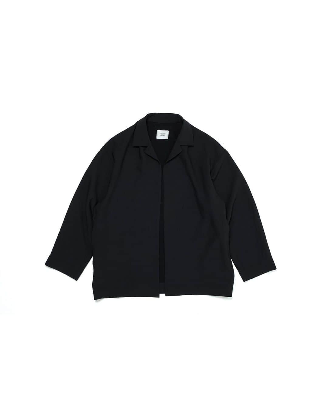 UNITED ARROWS & SONSさんのインスタグラム写真 - (UNITED ARROWS & SONSInstagram)「【 Info 】﻿ ＜UNITED ARROWS & SONS by DAISUKE OBANA＞ ﻿ N.HOOLYWOODのデザイナー 尾花大輔氏との新作のカプセルコレクションを9月12日(土)に発売いたします。 ﻿ 今シーズンはアップデートされた定番アイテムに加えて、新たにオリーブに近いダークブラウンのカラーをラインナップ。着用時に出るドレープやシルエットなどのディテールにもこだわっており、ルーズ過ぎずエレガントな雰囲気に仕上げています。快適な着心地でシワにもなりにくいため、ルームウェアとしても活躍します。シンプルな佇まいながら、存在感のあるコレクションをぜひご期待ください。 ﻿ ﻿ 取り扱い店舗： ﻿ ・ユナイテッドアローズ ﻿ ユナイテッドアローズ＆サンズ、ユナイテッドアローズ 渋谷スクランブルスクエア店、丸の内店、六本木ヒルズ店、新宿店、池袋店、柏店、横浜店、大阪メンズストア、札幌店、仙台店、新潟店、金沢店、名古屋店、福岡店、大分店、ユナイテッドアローズ＆サンズ オンラインストア﻿ ﻿ ・ビューティ＆ユース ﻿ ビューティ＆ユース 博多店﻿ ﻿ ※オンラインストアは後日発売となります。﻿ 現在一部アイテムの予約会開催中です。﻿ ﻿ A new capsule collection with N.HOOLYWOOD designer Daisuke Obana will be released on Saturday, September 12th.﻿ This season, in addition to the updated standard items, a new dark brown color close to olive is available. We are particular about details such as drapes and silhouettes that appear when worn, creating an elegant atmosphere without being too loose. As it is comfortable to wear and does not wrinkle easily, it can also be used as room wear. Please look forward to a collection that has a strong presence despite its simple appearance.﻿ ﻿ Store List:﻿ ・UNITED ARROWS﻿ Harajuku store, Shibuya Scramble Square store, Marunouchi store, Roppongi Hills store, Shinjuku store, Ikebukuro store, Kashiwa store, Yokohama store, Osaka Mens store, Sapporo store, Sendai store, Niigata store, Kanazawa store, Nagoya store, Fukuoka store, Oita store, ﻿ UNITED ARROWS & SONS Online store.﻿ ﻿ ・BEAUTY&YOUTH﻿ Hakata store.  #DaisukeObana #UnitedArrowsAndSons #UnitedArrows」9月10日 19時12分 - unitedarrowsandsons