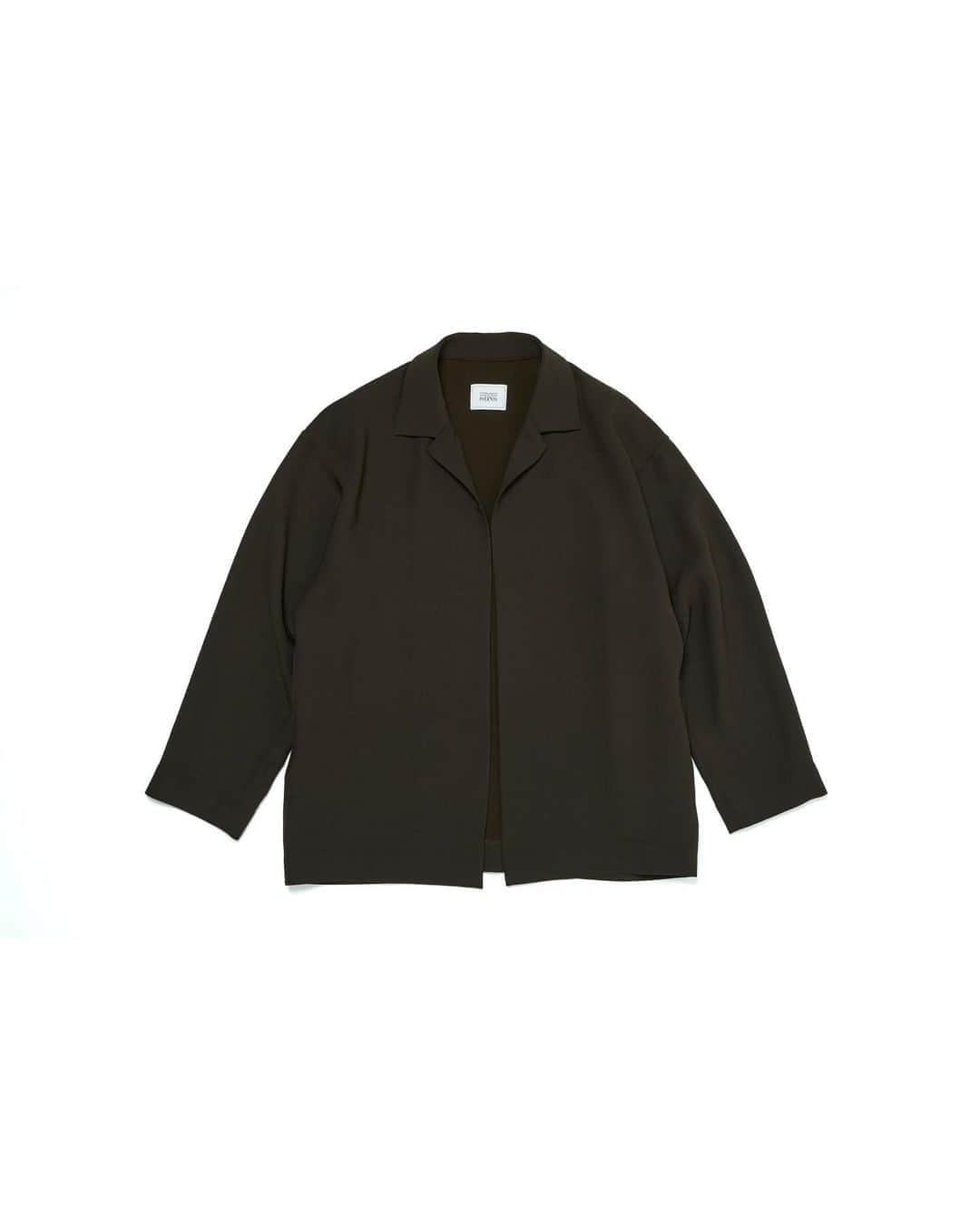 UNITED ARROWS & SONSさんのインスタグラム写真 - (UNITED ARROWS & SONSInstagram)「【 Info 】﻿ ＜UNITED ARROWS & SONS by DAISUKE OBANA＞ ﻿ N.HOOLYWOODのデザイナー 尾花大輔氏との新作のカプセルコレクションを9月12日(土)に発売いたします。 ﻿ 今シーズンはアップデートされた定番アイテムに加えて、新たにオリーブに近いダークブラウンのカラーをラインナップ。着用時に出るドレープやシルエットなどのディテールにもこだわっており、ルーズ過ぎずエレガントな雰囲気に仕上げています。快適な着心地でシワにもなりにくいため、ルームウェアとしても活躍します。シンプルな佇まいながら、存在感のあるコレクションをぜひご期待ください。 ﻿ ﻿ 取り扱い店舗： ﻿ ・ユナイテッドアローズ ﻿ ユナイテッドアローズ＆サンズ、ユナイテッドアローズ 渋谷スクランブルスクエア店、丸の内店、六本木ヒルズ店、新宿店、池袋店、柏店、横浜店、大阪メンズストア、札幌店、仙台店、新潟店、金沢店、名古屋店、福岡店、大分店、ユナイテッドアローズ＆サンズ オンラインストア﻿ ﻿ ・ビューティ＆ユース ﻿ ビューティ＆ユース 博多店﻿ ﻿ ※オンラインストアは後日発売となります。﻿ 現在一部アイテムの予約会開催中です。﻿ ﻿ A new capsule collection with N.HOOLYWOOD designer Daisuke Obana will be released on Saturday, September 12th.﻿ This season, in addition to the updated standard items, a new dark brown color close to olive is available. We are particular about details such as drapes and silhouettes that appear when worn, creating an elegant atmosphere without being too loose. As it is comfortable to wear and does not wrinkle easily, it can also be used as room wear. Please look forward to a collection that has a strong presence despite its simple appearance.﻿ ﻿ Store List:﻿ ・UNITED ARROWS﻿ Harajuku store, Shibuya Scramble Square store, Marunouchi store, Roppongi Hills store, Shinjuku store, Ikebukuro store, Kashiwa store, Yokohama store, Osaka Mens store, Sapporo store, Sendai store, Niigata store, Kanazawa store, Nagoya store, Fukuoka store, Oita store, ﻿ UNITED ARROWS & SONS Online store.﻿ ﻿ ・BEAUTY&YOUTH﻿ Hakata store.  #DaisukeObana #UnitedArrowsAndSons #UnitedArrows」9月10日 19時12分 - unitedarrowsandsons