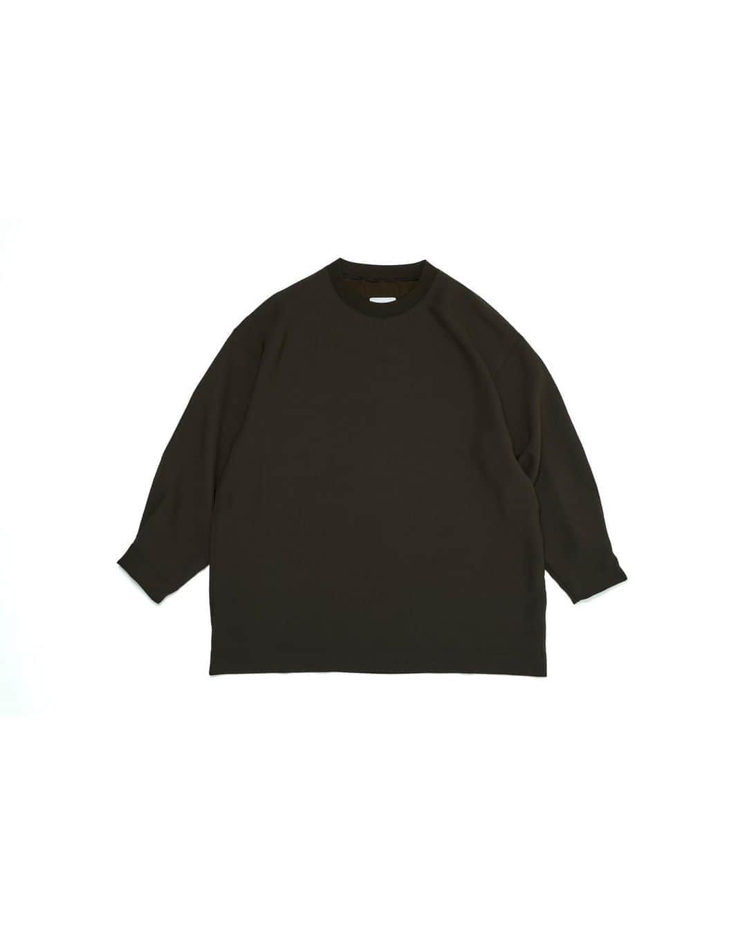 UNITED ARROWS & SONSさんのインスタグラム写真 - (UNITED ARROWS & SONSInstagram)「【 Info 】﻿ ＜UNITED ARROWS & SONS by DAISUKE OBANA＞ ﻿ N.HOOLYWOODのデザイナー 尾花大輔氏との新作のカプセルコレクションを9月12日(土)に発売いたします。 ﻿ 今シーズンはアップデートされた定番アイテムに加えて、新たにオリーブに近いダークブラウンのカラーをラインナップ。着用時に出るドレープやシルエットなどのディテールにもこだわっており、ルーズ過ぎずエレガントな雰囲気に仕上げています。快適な着心地でシワにもなりにくいため、ルームウェアとしても活躍します。シンプルな佇まいながら、存在感のあるコレクションをぜひご期待ください。 ﻿ ﻿ 取り扱い店舗： ﻿ ・ユナイテッドアローズ ﻿ ユナイテッドアローズ＆サンズ、ユナイテッドアローズ 渋谷スクランブルスクエア店、丸の内店、六本木ヒルズ店、新宿店、池袋店、柏店、横浜店、大阪メンズストア、札幌店、仙台店、新潟店、金沢店、名古屋店、福岡店、大分店、ユナイテッドアローズ＆サンズ オンラインストア﻿ ﻿ ・ビューティ＆ユース ﻿ ビューティ＆ユース 博多店﻿ ﻿ ※オンラインストアは後日発売となります。﻿ 現在一部アイテムの予約会開催中です。﻿ ﻿ A new capsule collection with N.HOOLYWOOD designer Daisuke Obana will be released on Saturday, September 12th.﻿ This season, in addition to the updated standard items, a new dark brown color close to olive is available. We are particular about details such as drapes and silhouettes that appear when worn, creating an elegant atmosphere without being too loose. As it is comfortable to wear and does not wrinkle easily, it can also be used as room wear. Please look forward to a collection that has a strong presence despite its simple appearance.﻿ ﻿ Store List:﻿ ・UNITED ARROWS﻿ Harajuku store, Shibuya Scramble Square store, Marunouchi store, Roppongi Hills store, Shinjuku store, Ikebukuro store, Kashiwa store, Yokohama store, Osaka Mens store, Sapporo store, Sendai store, Niigata store, Kanazawa store, Nagoya store, Fukuoka store, Oita store, ﻿ UNITED ARROWS & SONS Online store.﻿ ﻿ ・BEAUTY&YOUTH﻿ Hakata store.  #DaisukeObana #UnitedArrowsAndSons #UnitedArrows」9月10日 19時12分 - unitedarrowsandsons