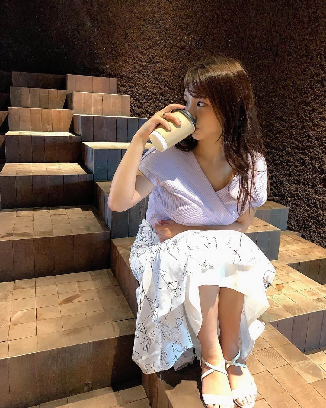 のインスタグラム：「中国のサイトに記事にしていただきました🙋‍♀️ ストーリーから飛べるのでぜひぜひ💖  そろそろコスメ紹介投稿としていいかなあ💖  . . whenever you feel like giving up, remind yourself of how far you’ve come from a place you never thought you’d get out of. even tho you might not be where you want to be yet, still acknowledge & be proud of the growth you’ve achieved so far. you made it this far, don’t give up now #gyreomotesando」
