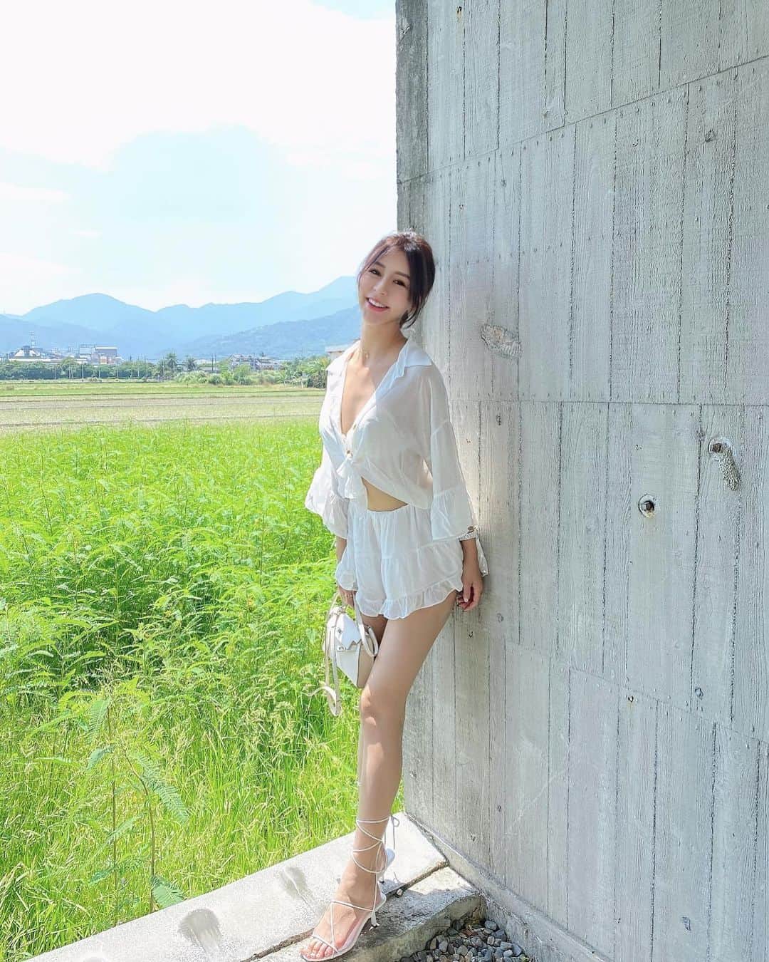 リタ（瑞塔兒）さんのインスタグラム写真 - (リタ（瑞塔兒）Instagram)「喜歡現在的自己🤍 綁帶羅馬鞋/連身雪紡裙 @bfflifestyle.shop ✨」9月10日 19時21分 - love_ritakao