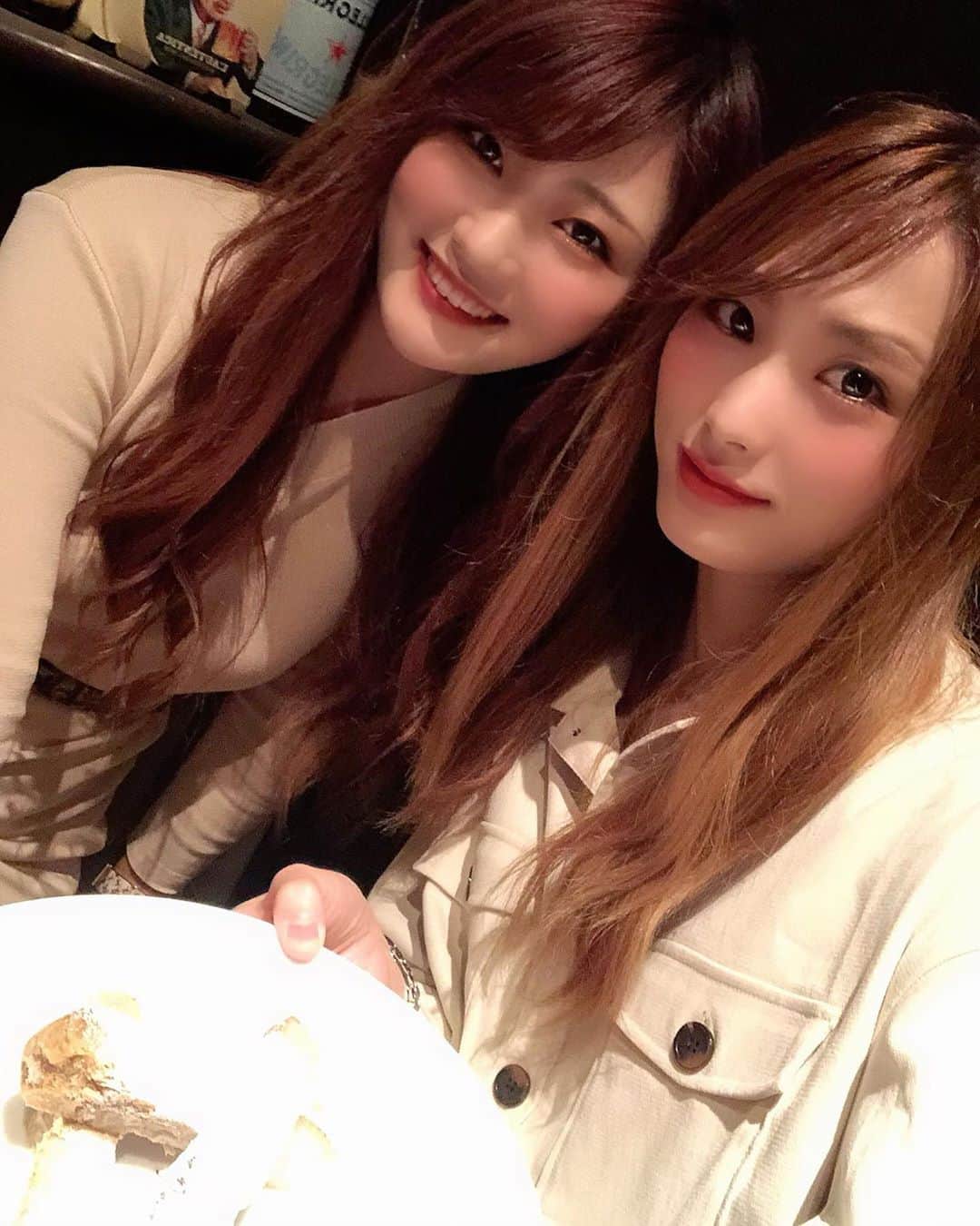 さやかさんのインスタグラム写真 - (さやかInstagram)「あっちゃんと素敵な時間が 赤いテーブルだよーん🥰🍾♥️💓😍💕💓❤️ 🐼いつもありがとうございます♥️皆様イチナナLIVEアプリダウンロード無料です💓さやか０９０４🍉検索🍉‼️出てきます🌈♥️毎朝5時55分から6時半までLIVE配信中🐼🐼毎朝待ってます🥂👗💓🌈🙌あっちゃん♥️Ask♥️も時間帯をずらしてエランドール後イチナナLIVE配信中💁🏼‍♀️こちらも盛り上がってるので是非来てください💕🎉♣️🌈🤍エランドール🎷ＰＭ8:00-ＡＭ1:00です🚨エランドールにも是非遊びに来てください〜✌️🐰💕🌻 #帯広エランドール #帯広E'lan d'or#帯広ラウンジ #帯広スナック#帯広snack #帯広 #十勝帯広 #帯広飲み屋 #帯広写真 #帯広ローヤルプラザビル #北海道 #帯広可愛い #帯広ホステス #帯広飲み放題 #帯広アルバイト募集#帯広アルバイト#帯広求人 #帯広おすすめ #帯広女の子#帯広バイト募集 #帯広オシャレ#帯広グルメ#帯広看板娘#帯広ダンス#帯広オフィスK#帯広祭り#帯広コスプレ#帯広イベント#帯広ターゲット」9月10日 19時23分 - sa0904ya