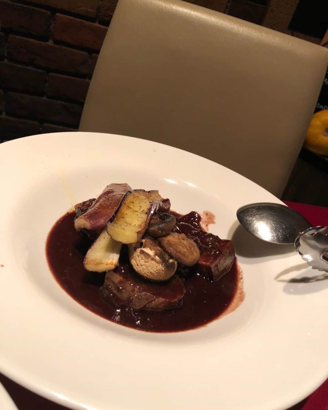 さやかさんのインスタグラム写真 - (さやかInstagram)「あっちゃんと素敵な時間が 赤いテーブルだよーん🥰🍾♥️💓😍💕💓❤️ 🐼いつもありがとうございます♥️皆様イチナナLIVEアプリダウンロード無料です💓さやか０９０４🍉検索🍉‼️出てきます🌈♥️毎朝5時55分から6時半までLIVE配信中🐼🐼毎朝待ってます🥂👗💓🌈🙌あっちゃん♥️Ask♥️も時間帯をずらしてエランドール後イチナナLIVE配信中💁🏼‍♀️こちらも盛り上がってるので是非来てください💕🎉♣️🌈🤍エランドール🎷ＰＭ8:00-ＡＭ1:00です🚨エランドールにも是非遊びに来てください〜✌️🐰💕🌻 #帯広エランドール #帯広E'lan d'or#帯広ラウンジ #帯広スナック#帯広snack #帯広 #十勝帯広 #帯広飲み屋 #帯広写真 #帯広ローヤルプラザビル #北海道 #帯広可愛い #帯広ホステス #帯広飲み放題 #帯広アルバイト募集#帯広アルバイト#帯広求人 #帯広おすすめ #帯広女の子#帯広バイト募集 #帯広オシャレ#帯広グルメ#帯広看板娘#帯広ダンス#帯広オフィスK#帯広祭り#帯広コスプレ#帯広イベント#帯広ターゲット」9月10日 19時23分 - sa0904ya