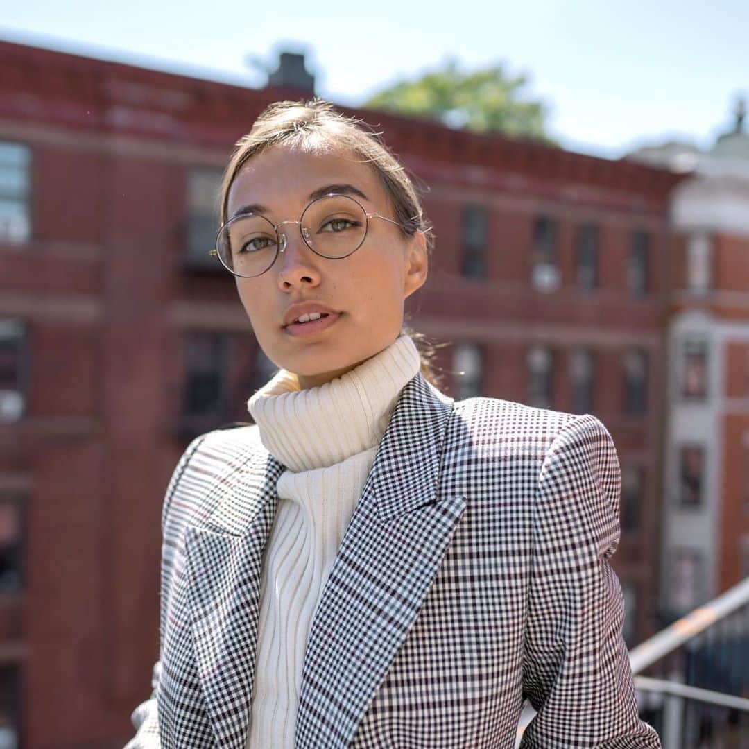 JINSのインスタグラム：「Fresh for fall! It's that time of year to pumpkin spice up your new fall wardrobe with chic eyewear. Take $10 off sitewide online only with code HELLOFALL Shop now at 🔗 jins.com  Frame number: LMF-18S-034」