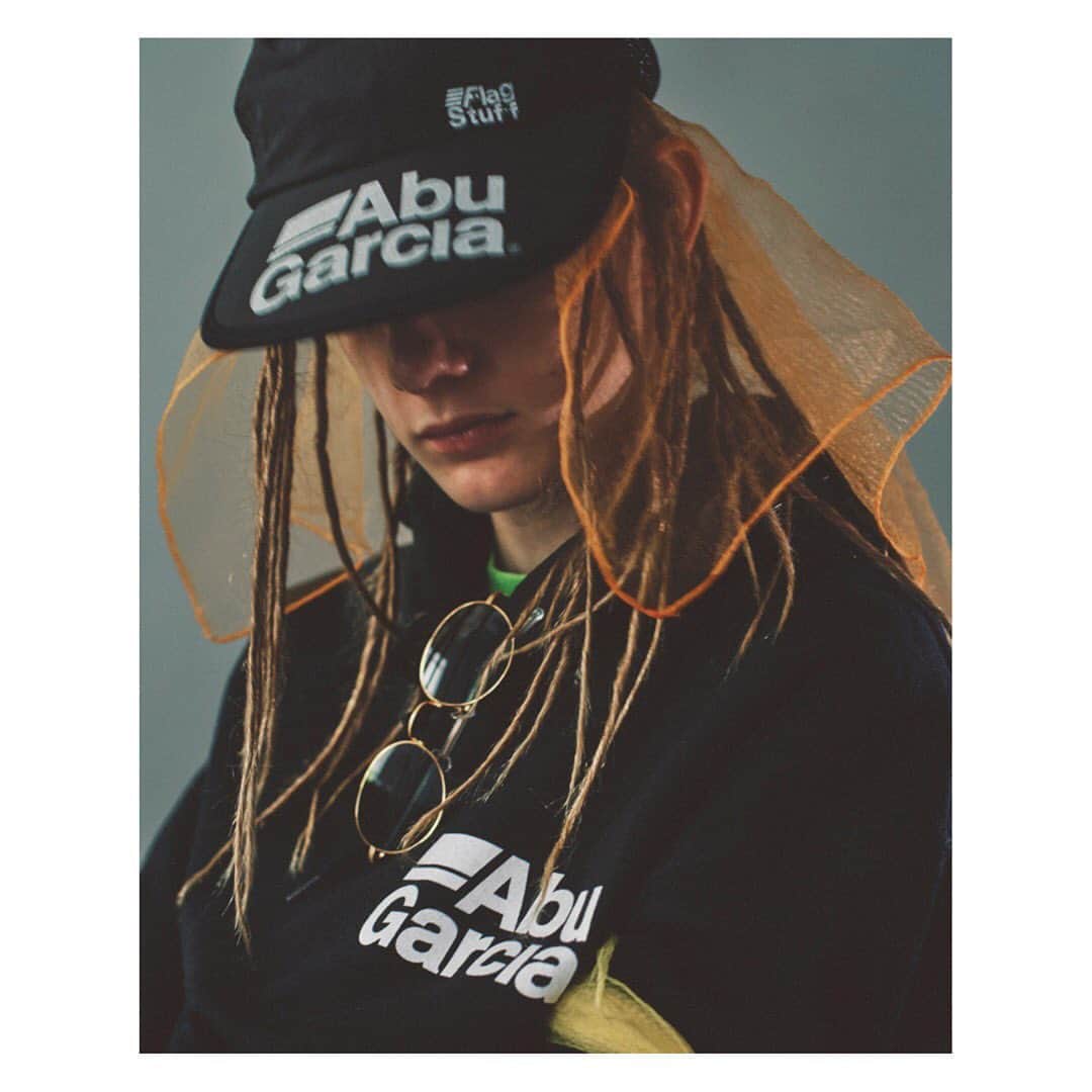 のインスタグラム：「AbuGarcia x F-LAGSTUF-F  studious excrusive @studious_official  Online and retailers, releasing from Sep 12th  @abugarcia_berkley_japan @f_lagstuf_f  Photo 平山　太郎 @taro_hirayama Stylist 山田陵太 @ryotayamada______ Hair 吉田太郎 @taro6078 Illustration 平沼　久幸 @hiranuma_hisayuki #abugarcia #flagstuff」