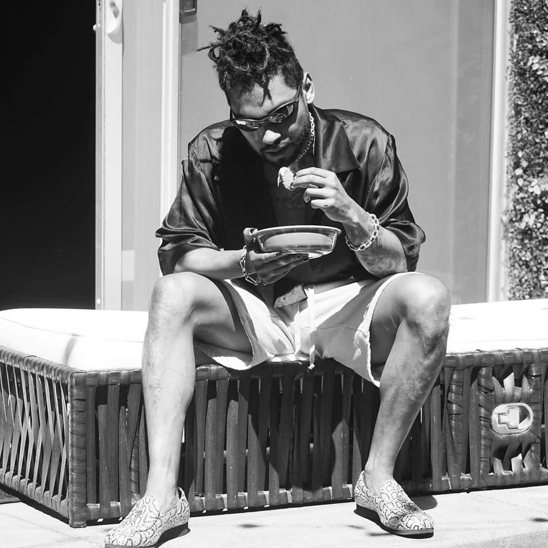 ミゲルのインスタグラム：「Meatless chicken nuggets . Meatless chicken legs .」