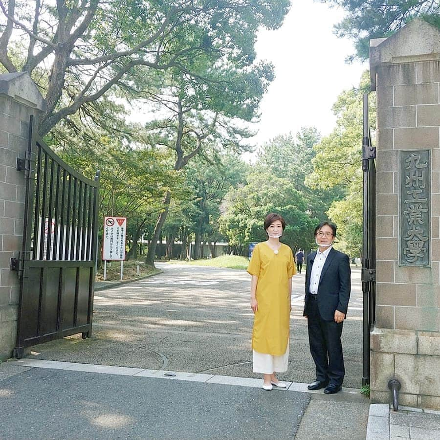 池尻和佳子さんのインスタグラム写真 - (池尻和佳子Instagram)「今日は、北九州市にある九州工業大学に取材に来ました‼️  横野照尚教授は、塗布するだけで除菌・抗菌・消臭効果が期待できる光触媒コーティング剤スプレーを開発された凄い方なのです🍀😌🍀  九州工業大学のキャンパスにはワクワクが溢れています❇️  #北九州市 #横野照尚教授 #Dr.OHNO #戸畑#久しぶり #光触媒 #コーティング #スプレー #ウイルス#菌 #化学物質 #カビ#臭い #有害#voc #池尻和佳子のトコワカ」9月10日 11時10分 - wakako_ikejiri_rkb