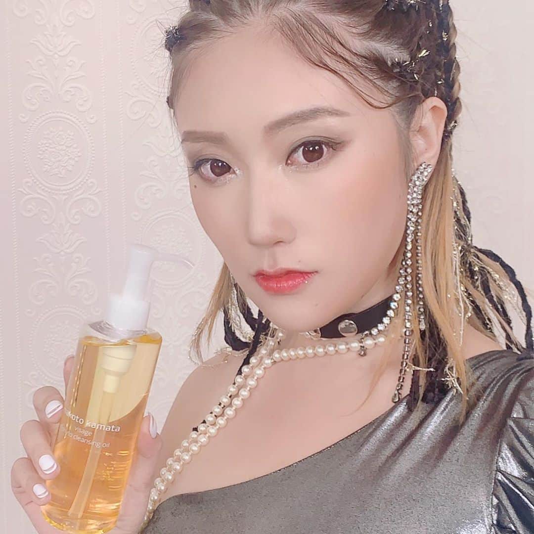 松丘雪那さんのインスタグラム写真 - (松丘雪那Instagram)「. #撮影 で　#キティチャン  #張雨綺 #张雨绮 さんの モノマネメイク？したよー！ メイク落としに使ったのが　#makotokamata のクレンジングオイル！ 自分的にいいところ言ってみた動画シリーズ。笑 私の声幼いシリーズです笑 このヘアメイクも衣装もいろいろ本当に楽しかった！ それにクレンジングも良かったよー！ もうワンスタイルやってそれもインスタにあげるからお楽しみに♡ . . . . #メイク #モノマネメイク #中国人女優 #トップ女優 #なりきりメイク #ドレッドヘア #ヘアスタイル #美容系広告モデル #メイクモデル #スタイリスト #チョーカー #ロック #クールビューティー #セクシー #松丘雪那 #makeup #shooting #sexy #hairstyle #japanese #インフルエンサー #タレント」9月10日 11時20分 - yukina.23na