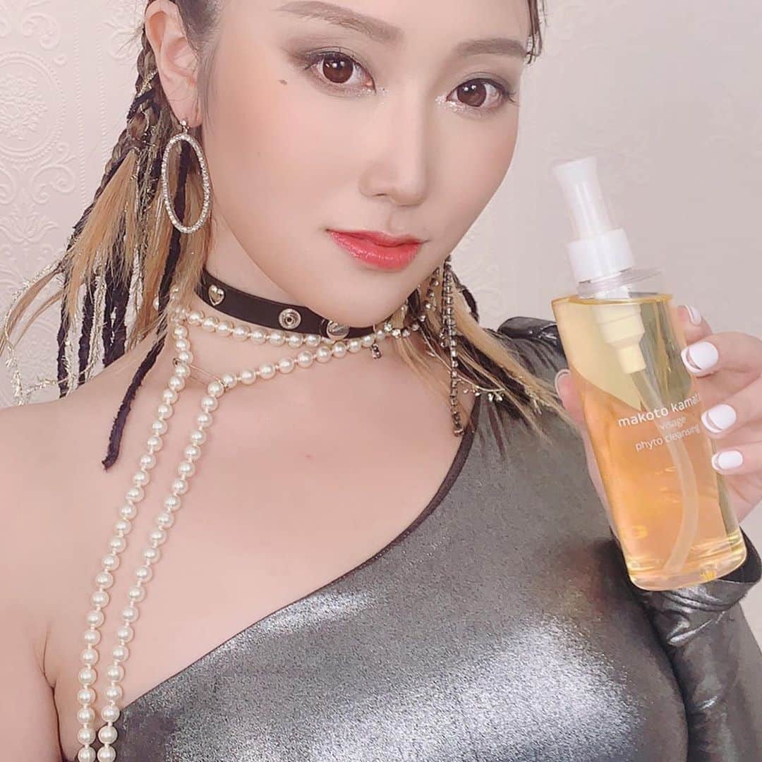 松丘雪那さんのインスタグラム写真 - (松丘雪那Instagram)「. #撮影 で　#キティチャン  #張雨綺 #张雨绮 さんの モノマネメイク？したよー！ メイク落としに使ったのが　#makotokamata のクレンジングオイル！ 自分的にいいところ言ってみた動画シリーズ。笑 私の声幼いシリーズです笑 このヘアメイクも衣装もいろいろ本当に楽しかった！ それにクレンジングも良かったよー！ もうワンスタイルやってそれもインスタにあげるからお楽しみに♡ . . . . #メイク #モノマネメイク #中国人女優 #トップ女優 #なりきりメイク #ドレッドヘア #ヘアスタイル #美容系広告モデル #メイクモデル #スタイリスト #チョーカー #ロック #クールビューティー #セクシー #松丘雪那 #makeup #shooting #sexy #hairstyle #japanese #インフルエンサー #タレント」9月10日 11時20分 - yukina.23na
