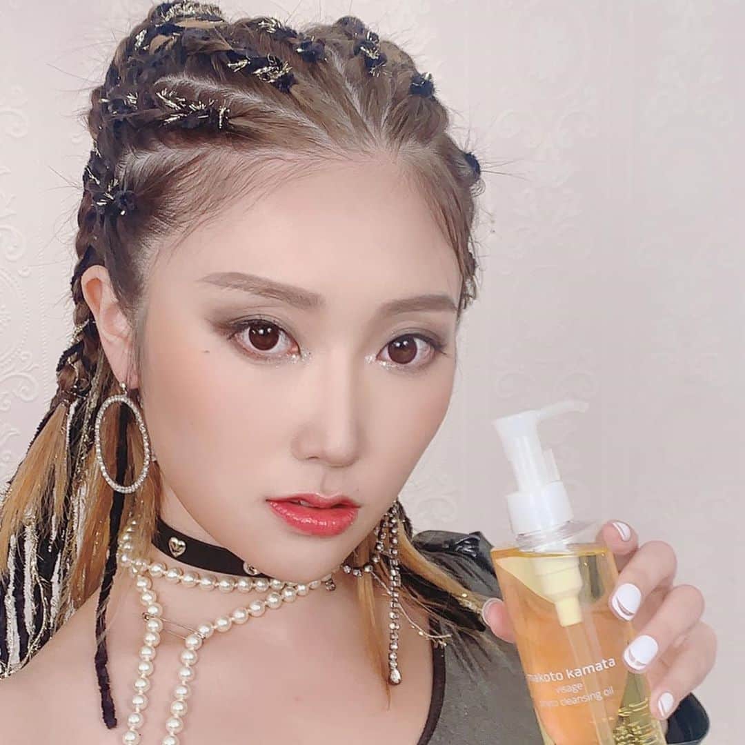 松丘雪那さんのインスタグラム写真 - (松丘雪那Instagram)「. #撮影 で　#キティチャン  #張雨綺 #张雨绮 さんの モノマネメイク？したよー！ メイク落としに使ったのが　#makotokamata のクレンジングオイル！ 自分的にいいところ言ってみた動画シリーズ。笑 私の声幼いシリーズです笑 このヘアメイクも衣装もいろいろ本当に楽しかった！ それにクレンジングも良かったよー！ もうワンスタイルやってそれもインスタにあげるからお楽しみに♡ . . . . #メイク #モノマネメイク #中国人女優 #トップ女優 #なりきりメイク #ドレッドヘア #ヘアスタイル #美容系広告モデル #メイクモデル #スタイリスト #チョーカー #ロック #クールビューティー #セクシー #松丘雪那 #makeup #shooting #sexy #hairstyle #japanese #インフルエンサー #タレント」9月10日 11時20分 - yukina.23na