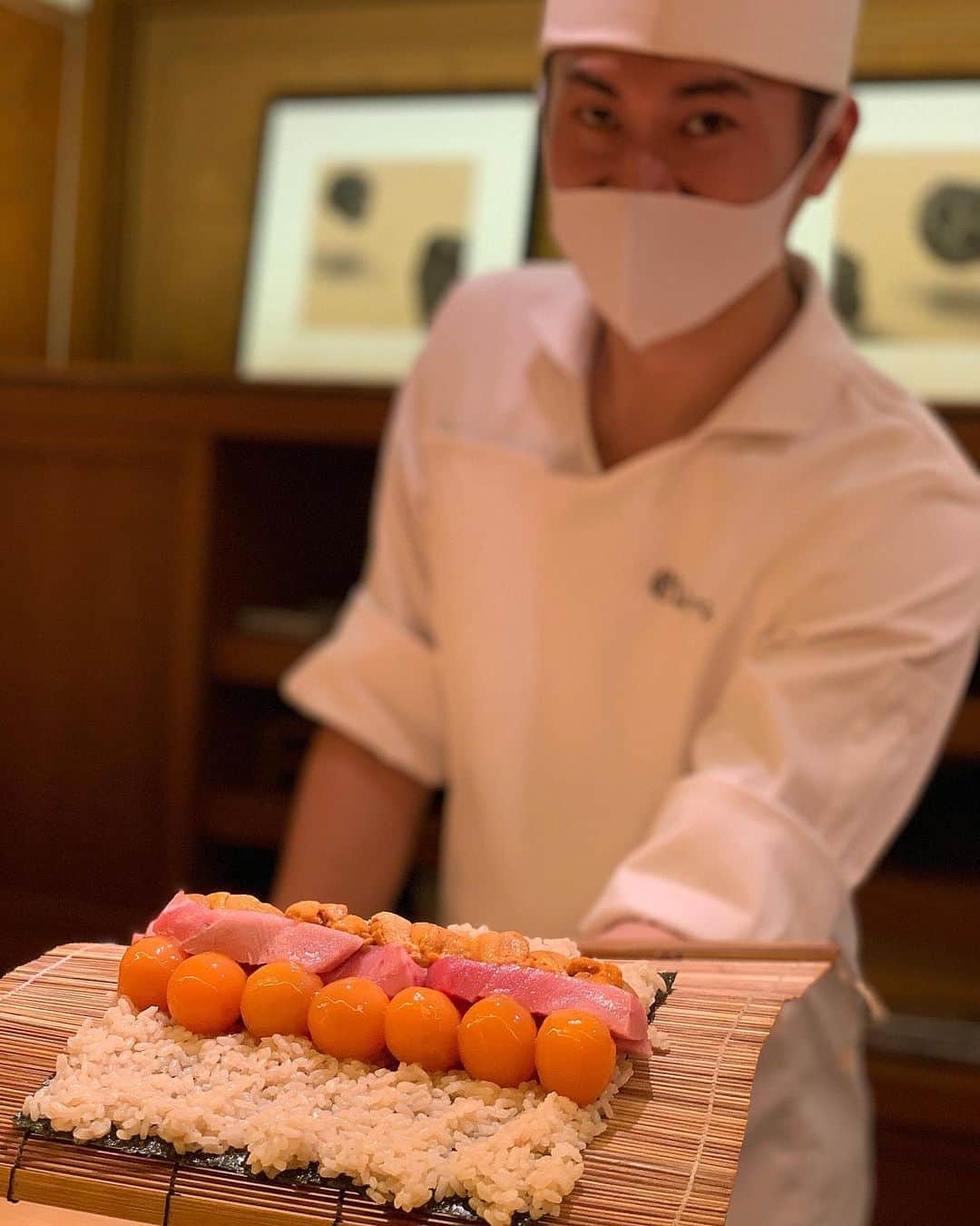 辻沢由有（BIANCA CLNIC 表参道院 院長）さんのインスタグラム写真 - (辻沢由有（BIANCA CLNIC 表参道院 院長）Instagram)「Happy Birth Day❣️﻿ ﻿ My Boss👨﻿ いつもありがとうございます！﻿ 出会えて幸せです。﻿ ﻿ だいすきなお寿司屋さん﻿ よしかわのイケメン✨マサ大将が﻿ 特別にドラゴンボール鮨🐉💎﻿ スペシャルケーキ🎂🌹作ってくれました🥺﻿ 大将いつもありがとうございます🥰✨！﻿ ﻿ご馳走さまでした♡﻿ ﻿ ﻿ #よしかわ　さん　#寿司　#鮨﻿ ﻿ #グルメ女子  #食べすたぐらむ #美味しいものぐらむ #飯テロ #幸せ #instafood #foodstagram #foodie #foodporn #foodphotography #like4likes#東京グルメ #東京ディナー #食べログ高評価 #予約困難店#食べ物グラム#drゆうろぐ#食べ物グラム #食べ歩きの旅」9月10日 11時55分 - i_am_yuu__