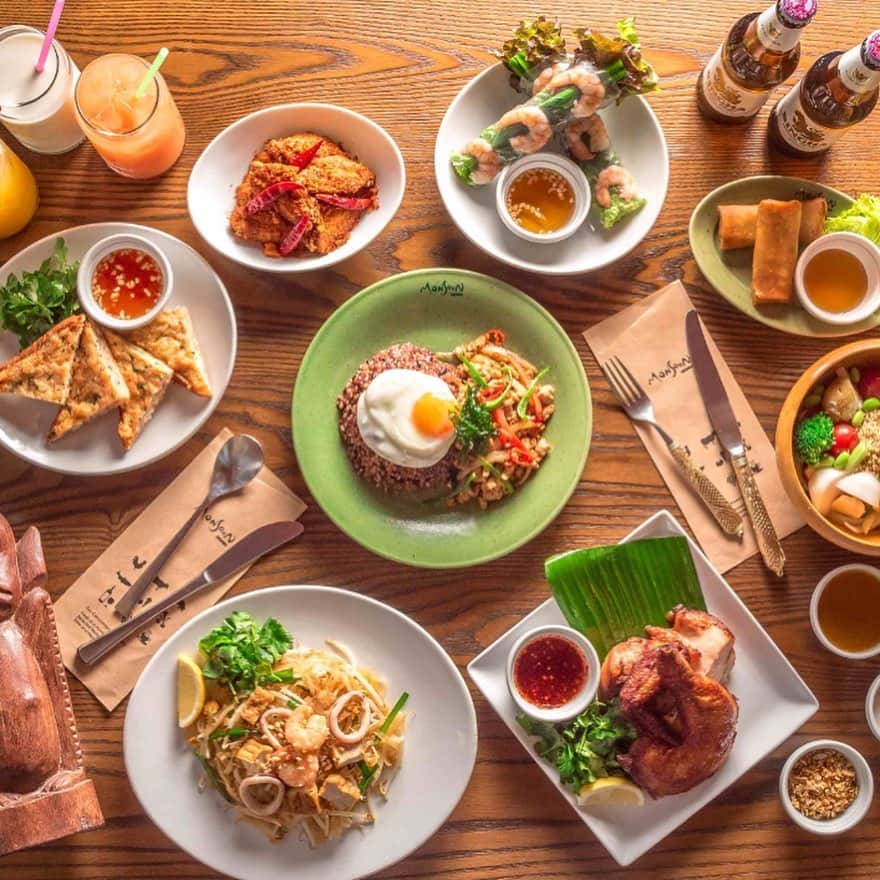 のインスタグラム：「. 9月14日 モンスーンカフェららぽーと愛知東郷 グランドオープン . ヘルシーエスニック料理を提供する「モンスーンカフェ」が、この度 愛知に初上陸！ . 鶏肉のガパオ炒めご飯、ベトナム風生春巻き“ゴイクン”、タイ海老トーストなど、モンスーンカフェのお馴染みのメニューを愛知でも！テイクアウトメニューやキッズメニューも充実☺️どうぞ お楽しみに！ ----------------------------- ●モンスーンカフェ ららぽーと愛知東郷 愛知県愛知郡東郷町 東郷中央土地区画整理事業62街区1.3 三井ショッピングパーク ららぽーと愛知東郷1F 1123 11:00～22:00（LO21:00） 60席（車椅子対応 7卓）  #monsooncafe #モンスーンカフェ #エスニック料理 #エスニック #タイ料理 #ベトナム料理　#アジア料理 #アジアンフード  #愛知 #愛知カフェ #愛知ランチ #愛知グルメ #東郷町 #東郷 #名古屋カフェ #名古屋ランチ #名古屋グルメ #東海のカフェ時間 #グローバルダイニング #新店舗オープン #新店 #ららぽーと #ららぽーと東郷 #ららぽーと愛知東郷」